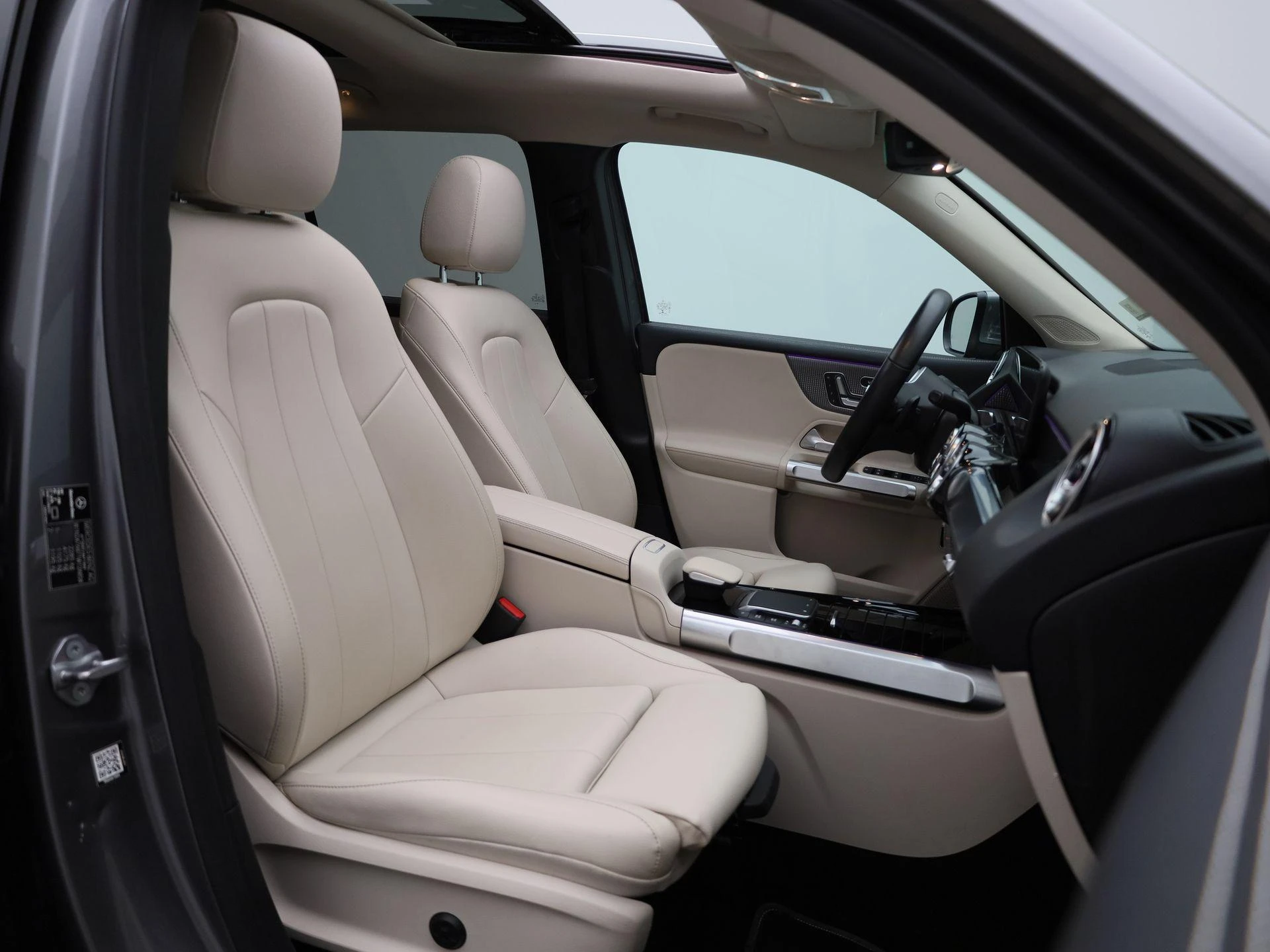 Mercedes-Benz-GLB-image-35