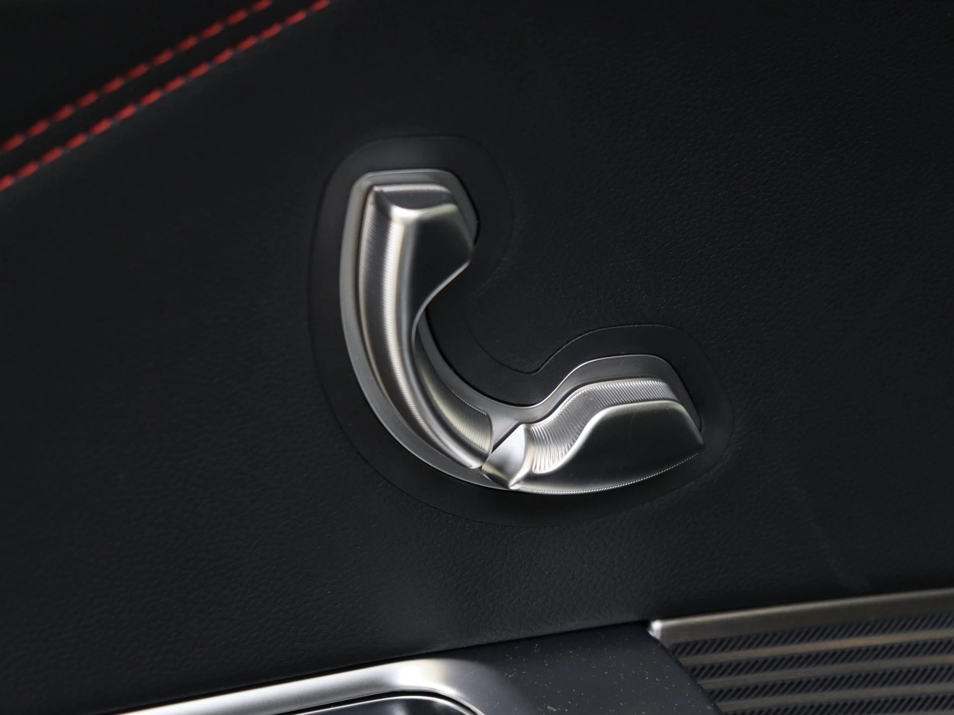 Mercedes-Benz-C-Klasse-image-24