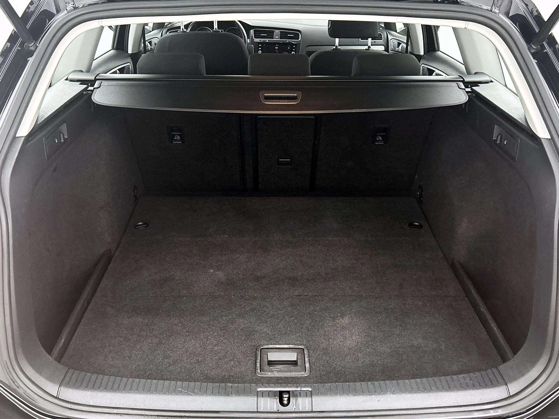 Volkswagen-Golf-image-21