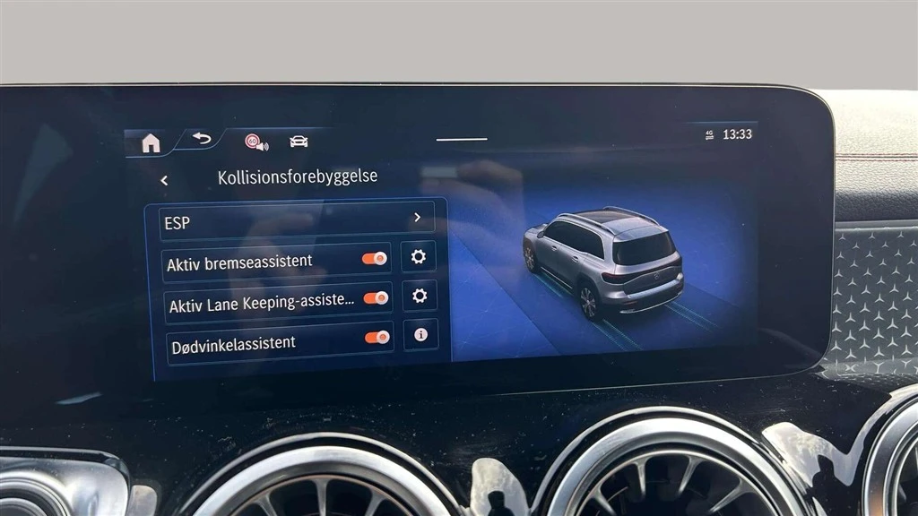 Mercedes-Benz-EQB-image-19