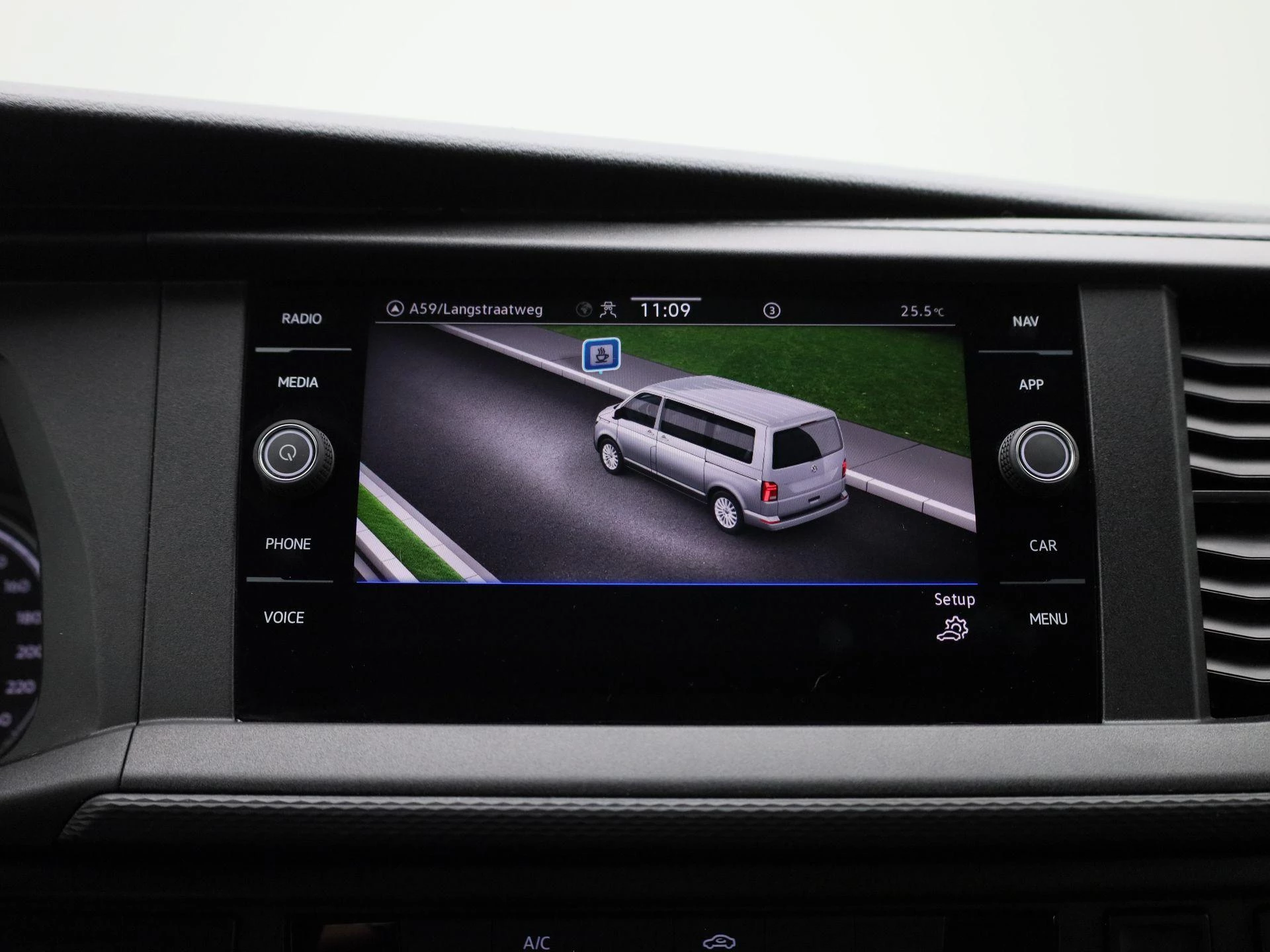 Volkswagen-Transporter-image-30