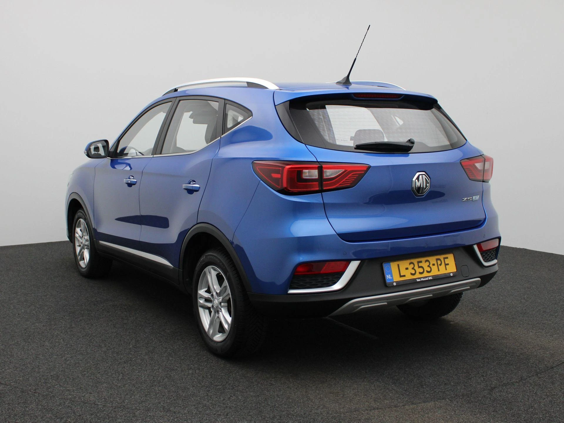 MG-ZS EV-image-1