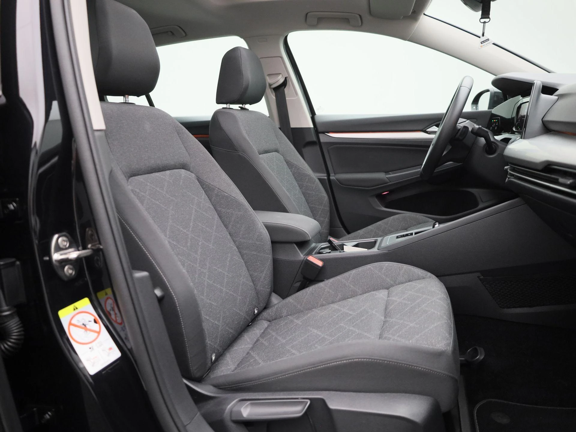 Volkswagen-Golf-image-31