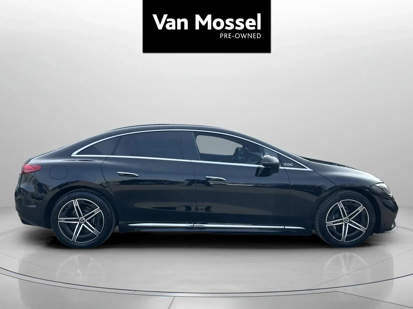 Mercedes-Benz-EQE-image-3