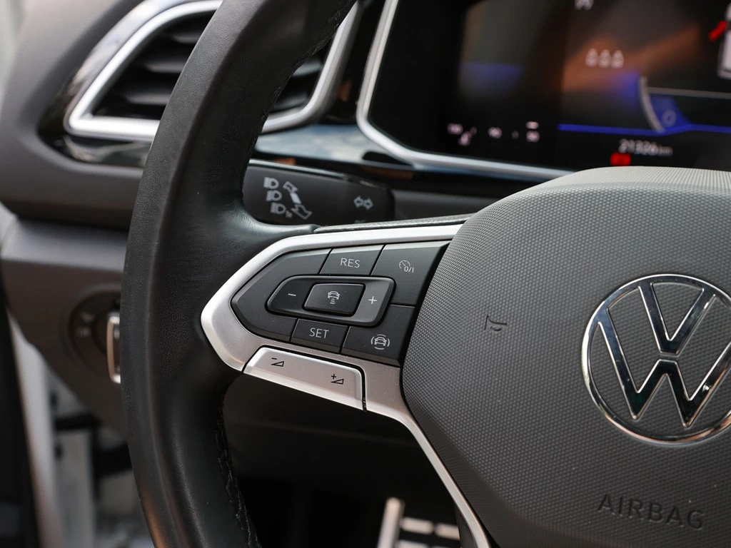 Volkswagen-T-Roc-image-15