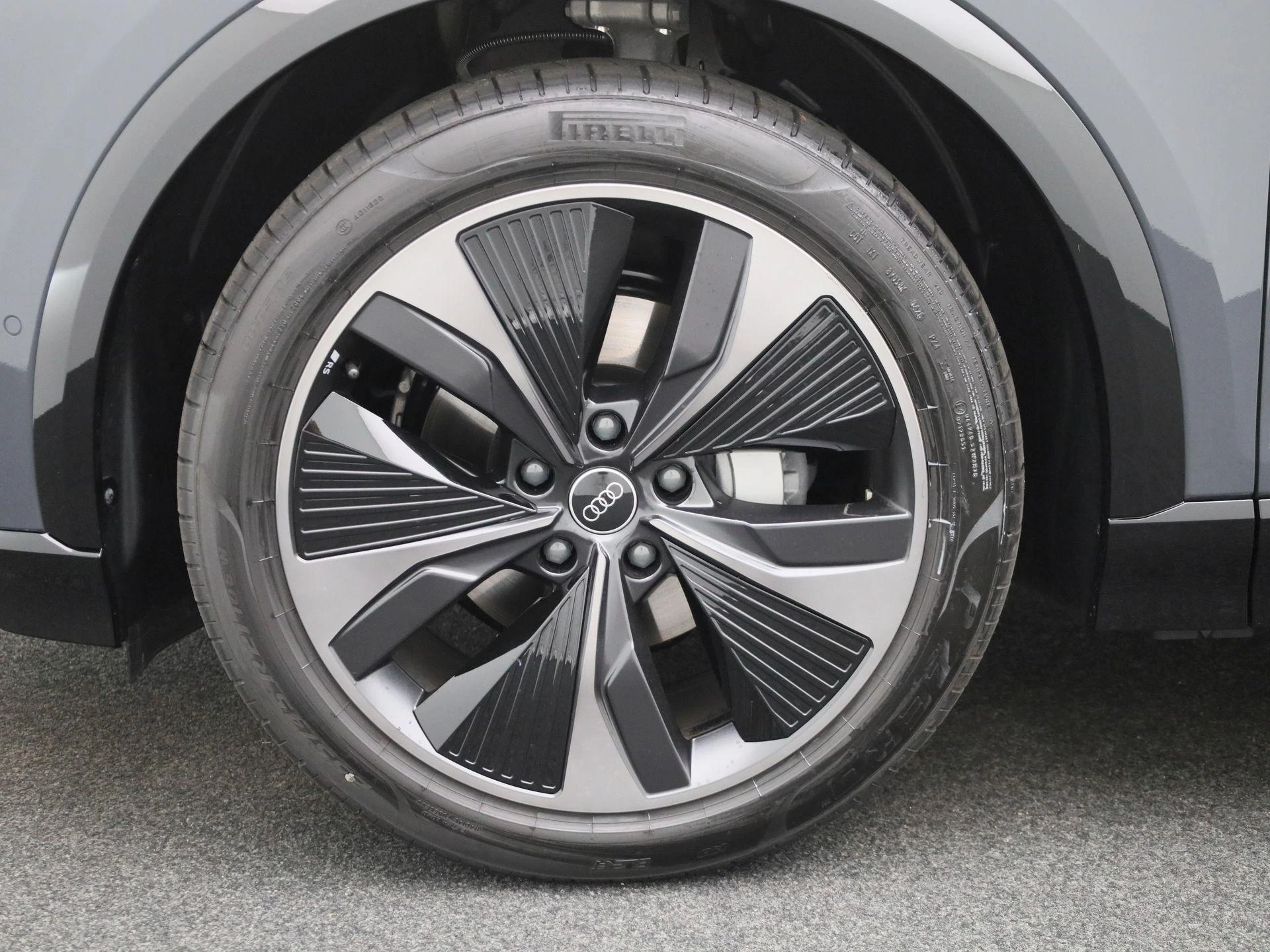 Audi-Q6 e-tron-image-9