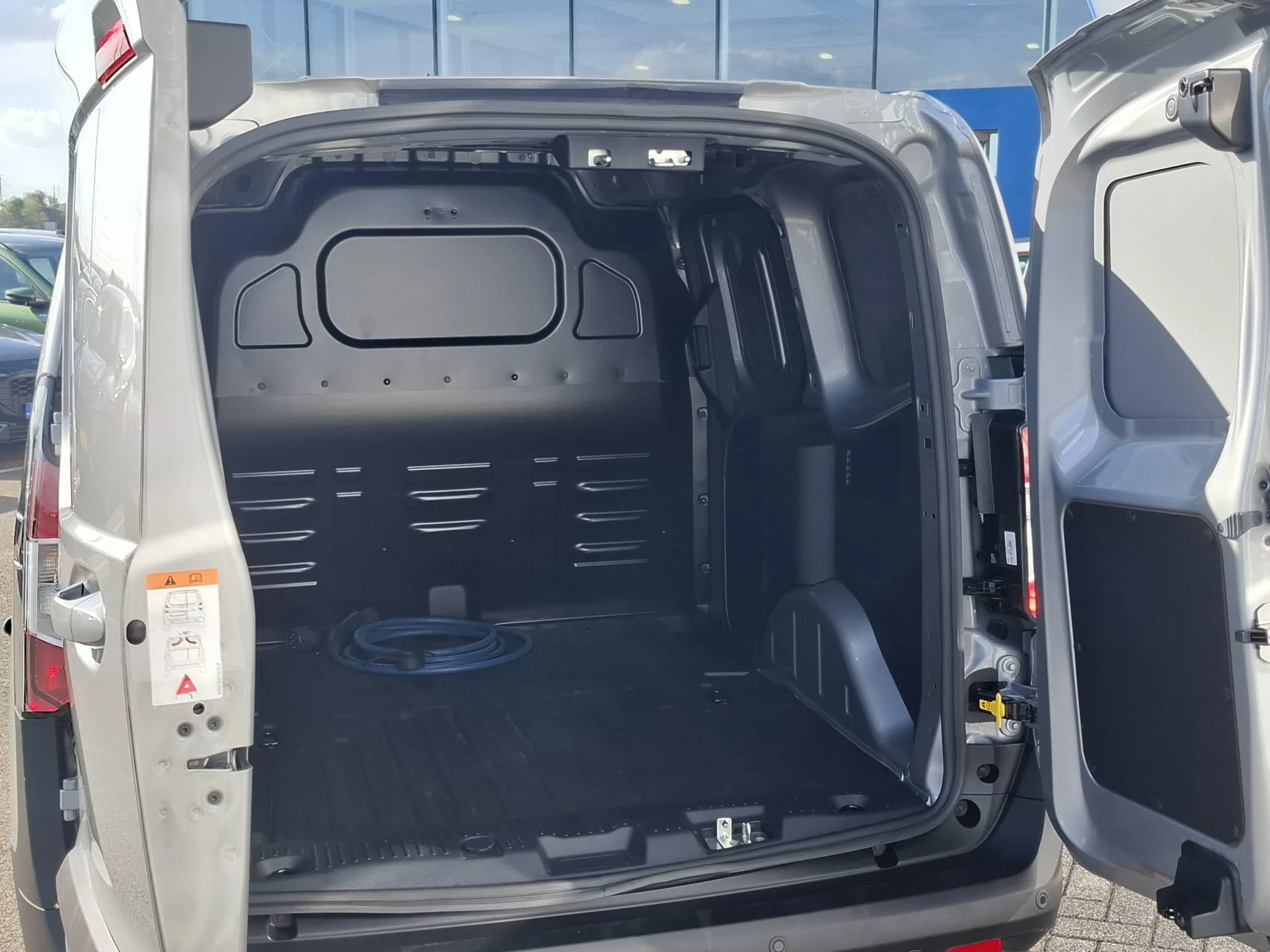 Ford-E-Transit-image-3