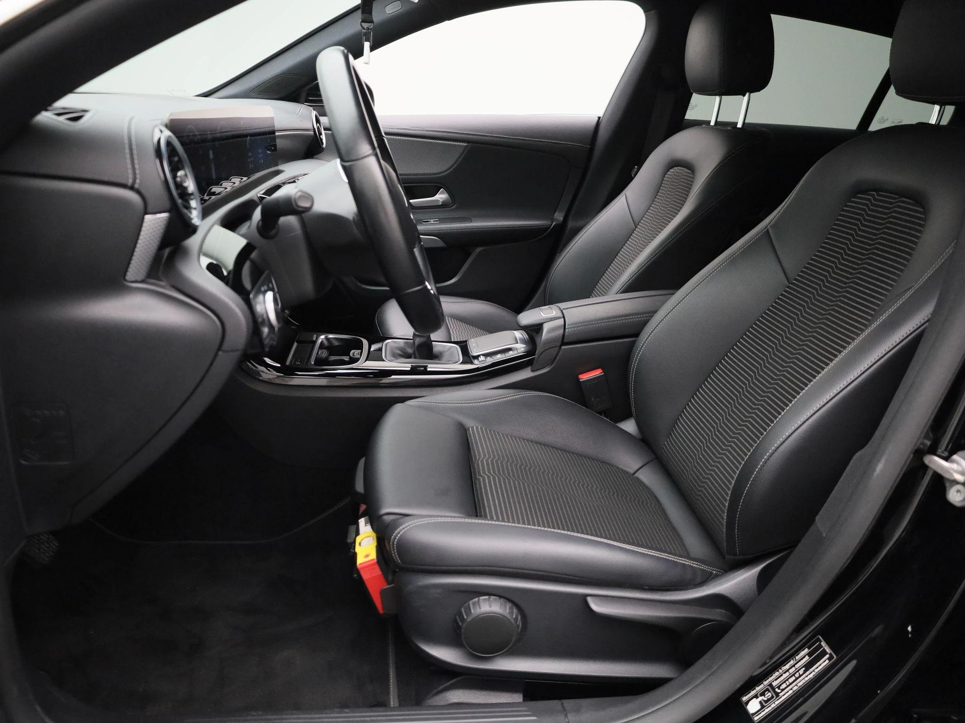 Mercedes-Benz-CLA-image-10
