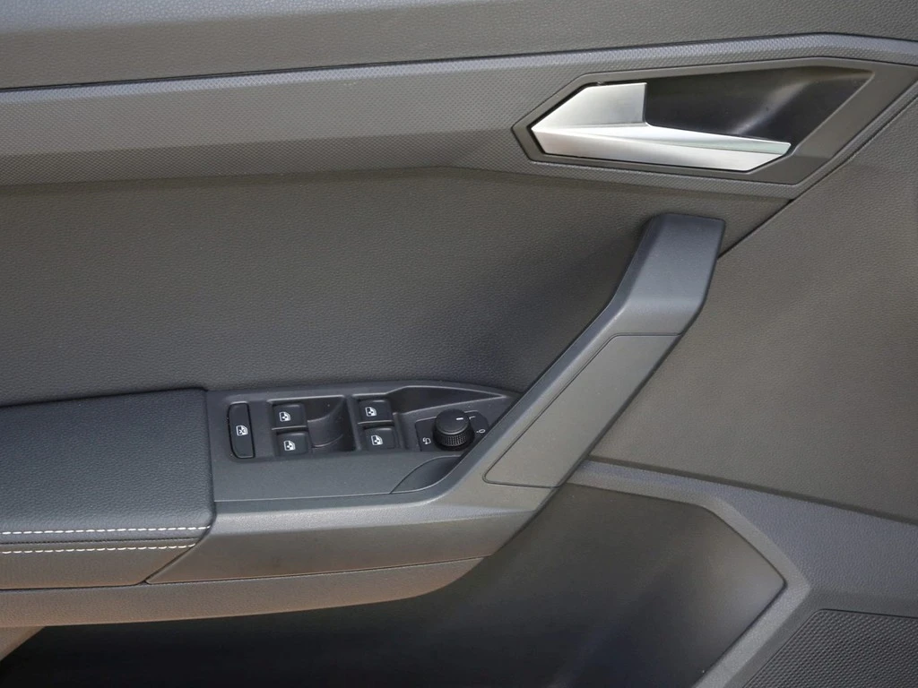 SEAT-Arona-image-15