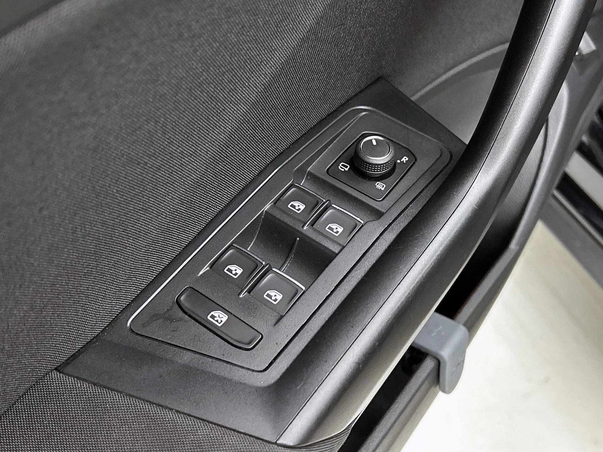 Volkswagen-T-Roc-image-26