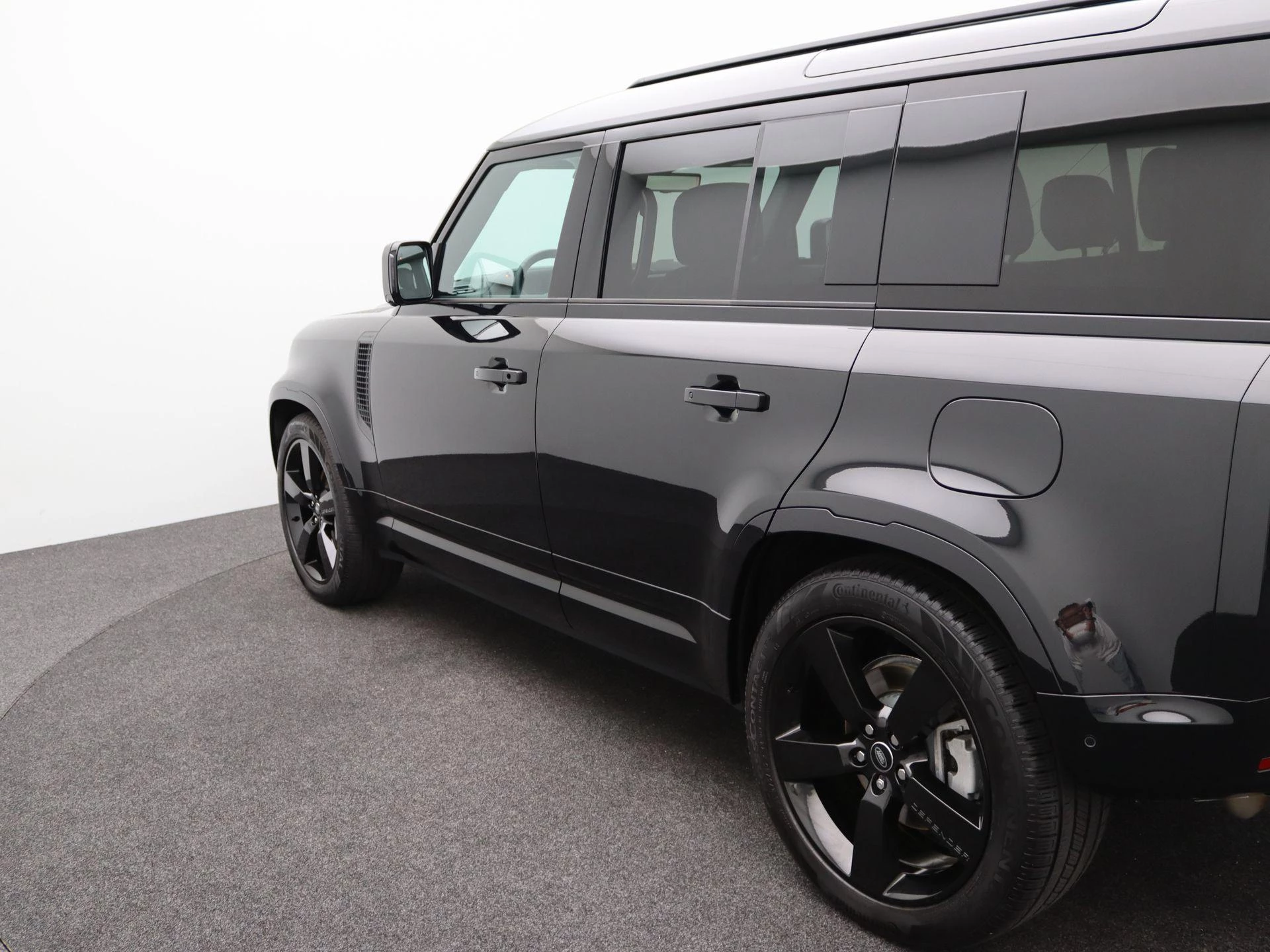 Land Rover-Defender-image-39