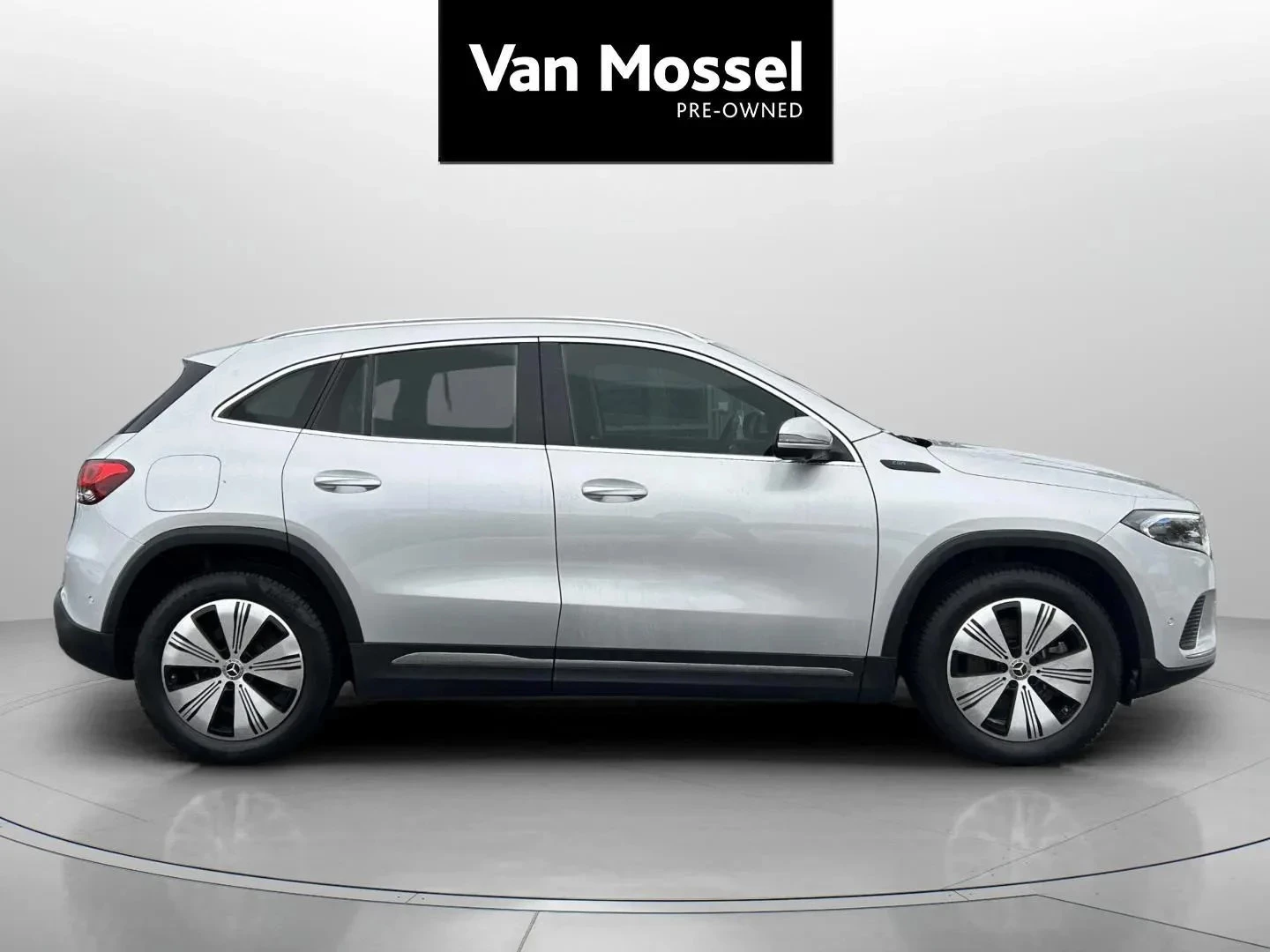 Mercedes-Benz-EQA-image-3