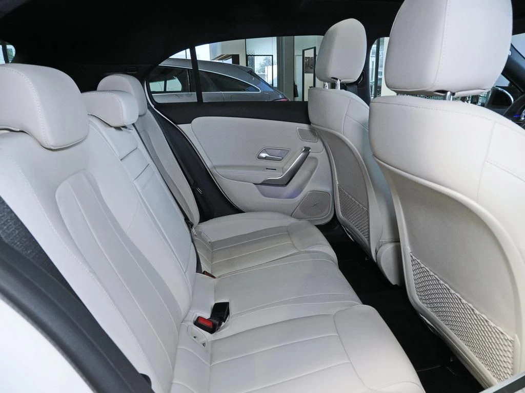 Mercedes-Benz-A-Klasse 200-image-14