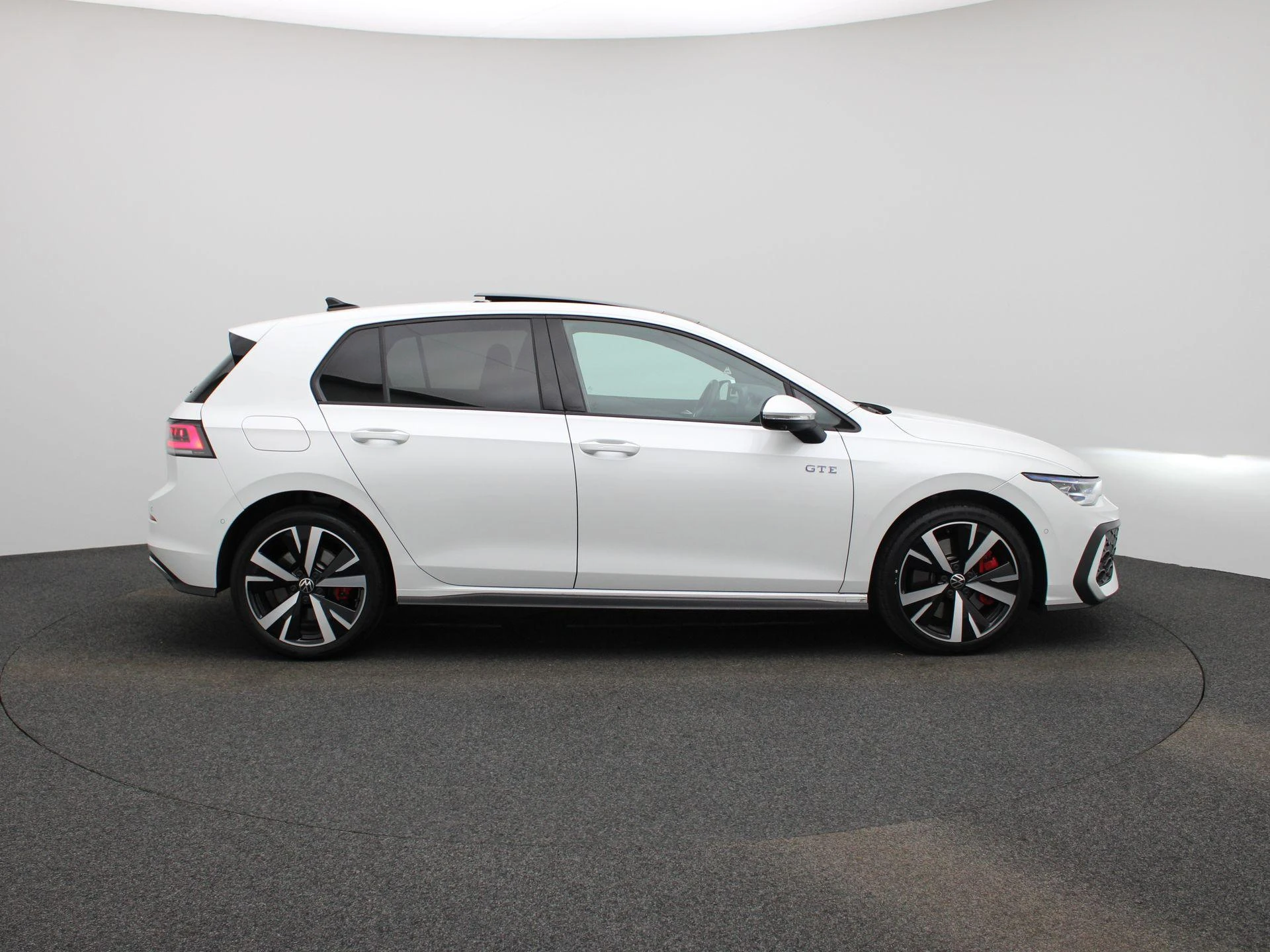 Volkswagen-Golf-image-5