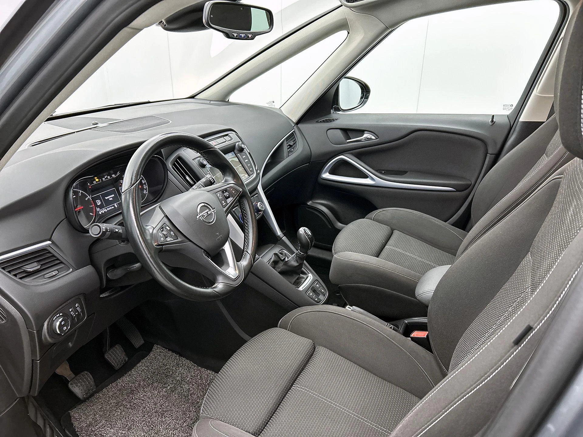 Opel-Zafira-image-22