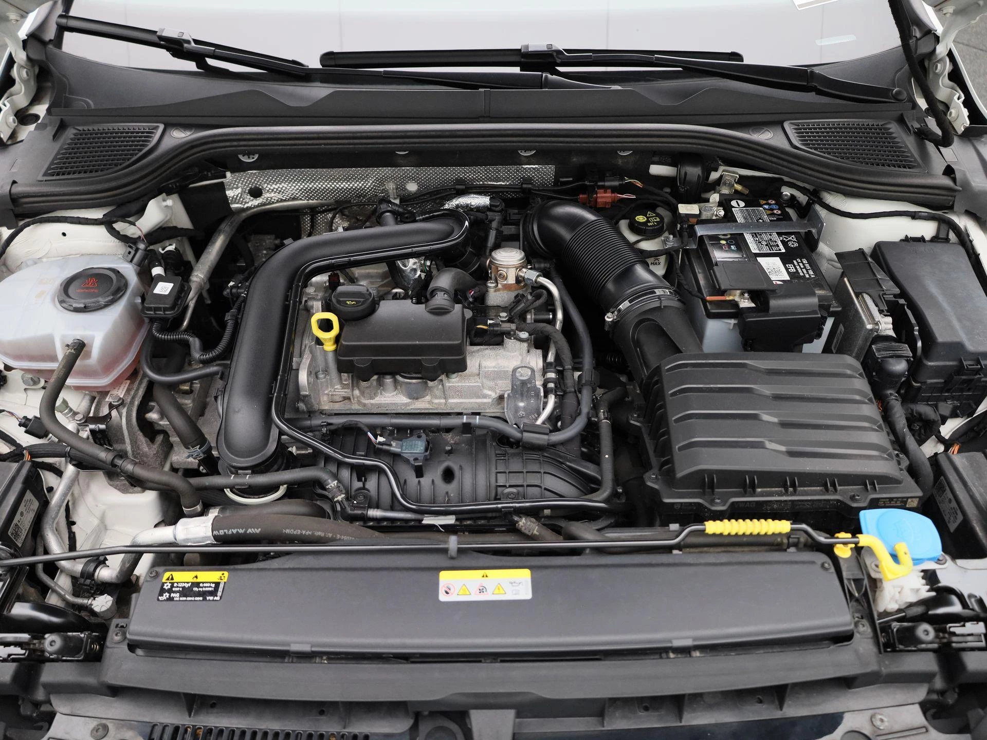 Volkswagen-Golf-image-37
