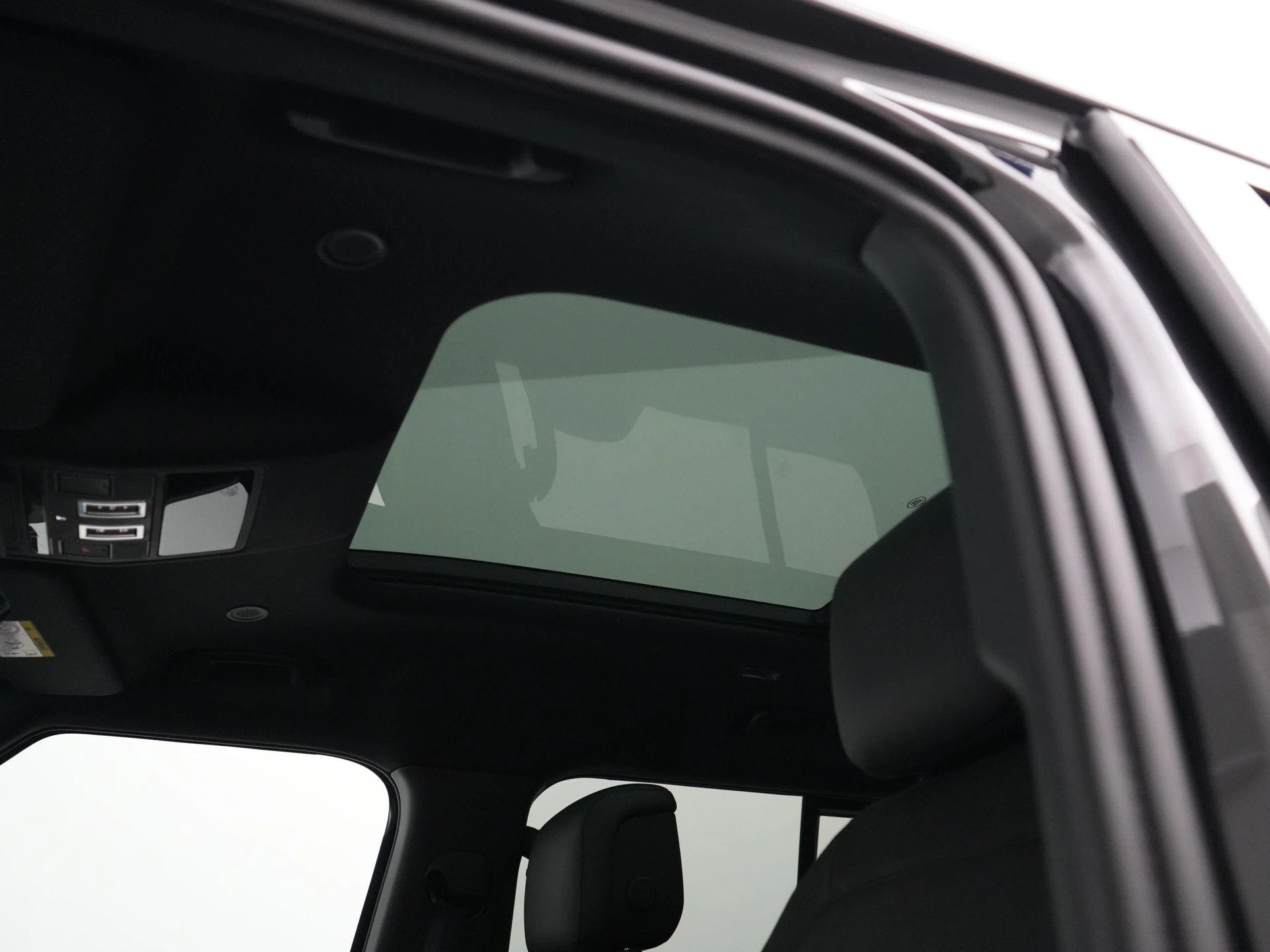 Land Rover-Defender-image-35