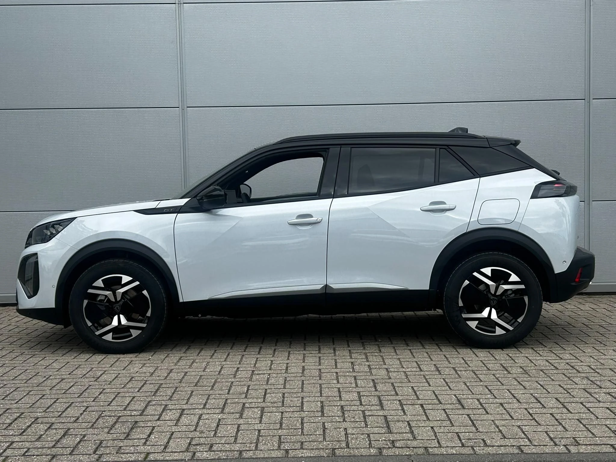 Peugeot-2008-image-2