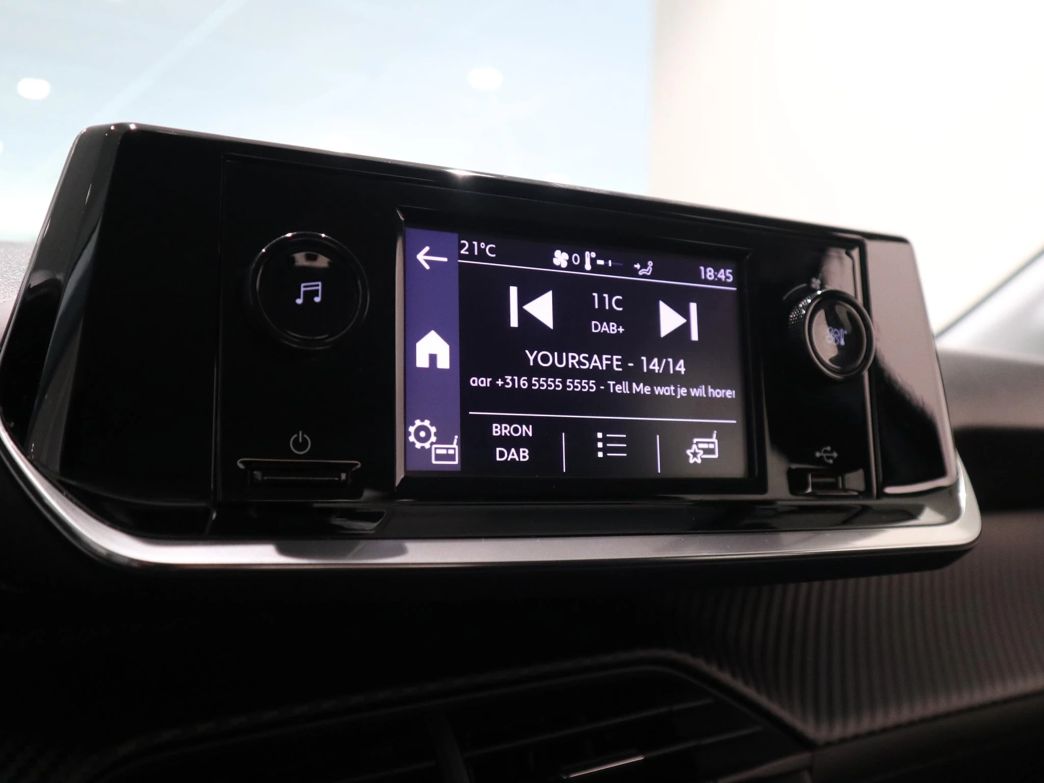 Peugeot-208-image-11
