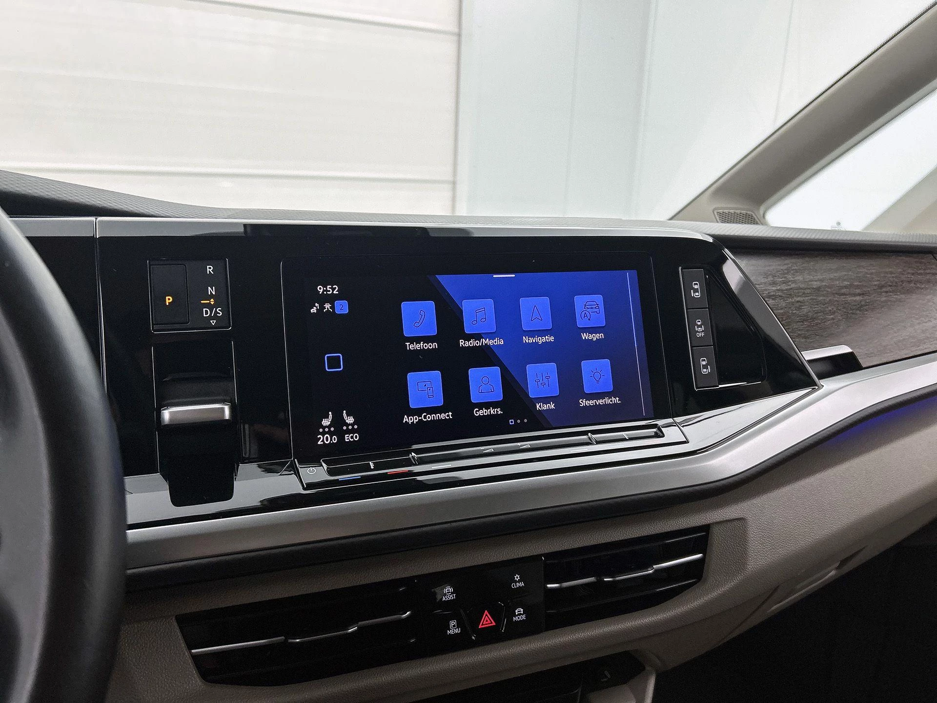 Volkswagen-Multivan-image-9