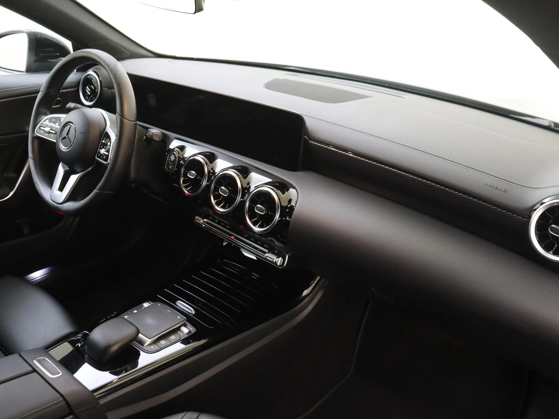 Mercedes-Benz-CLA-image-3