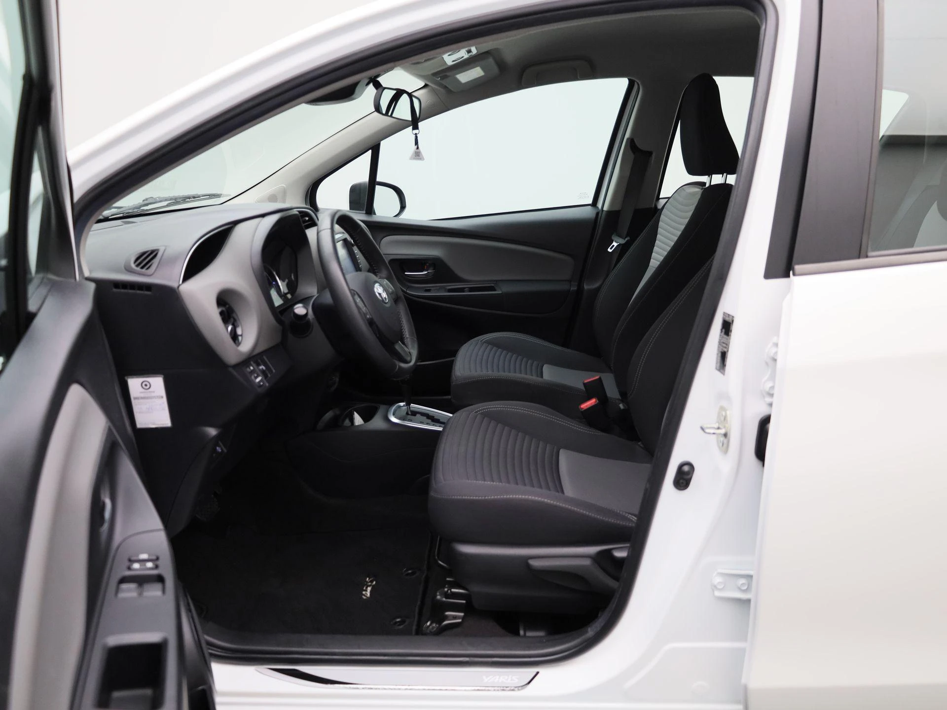 Toyota-Yaris-image-8