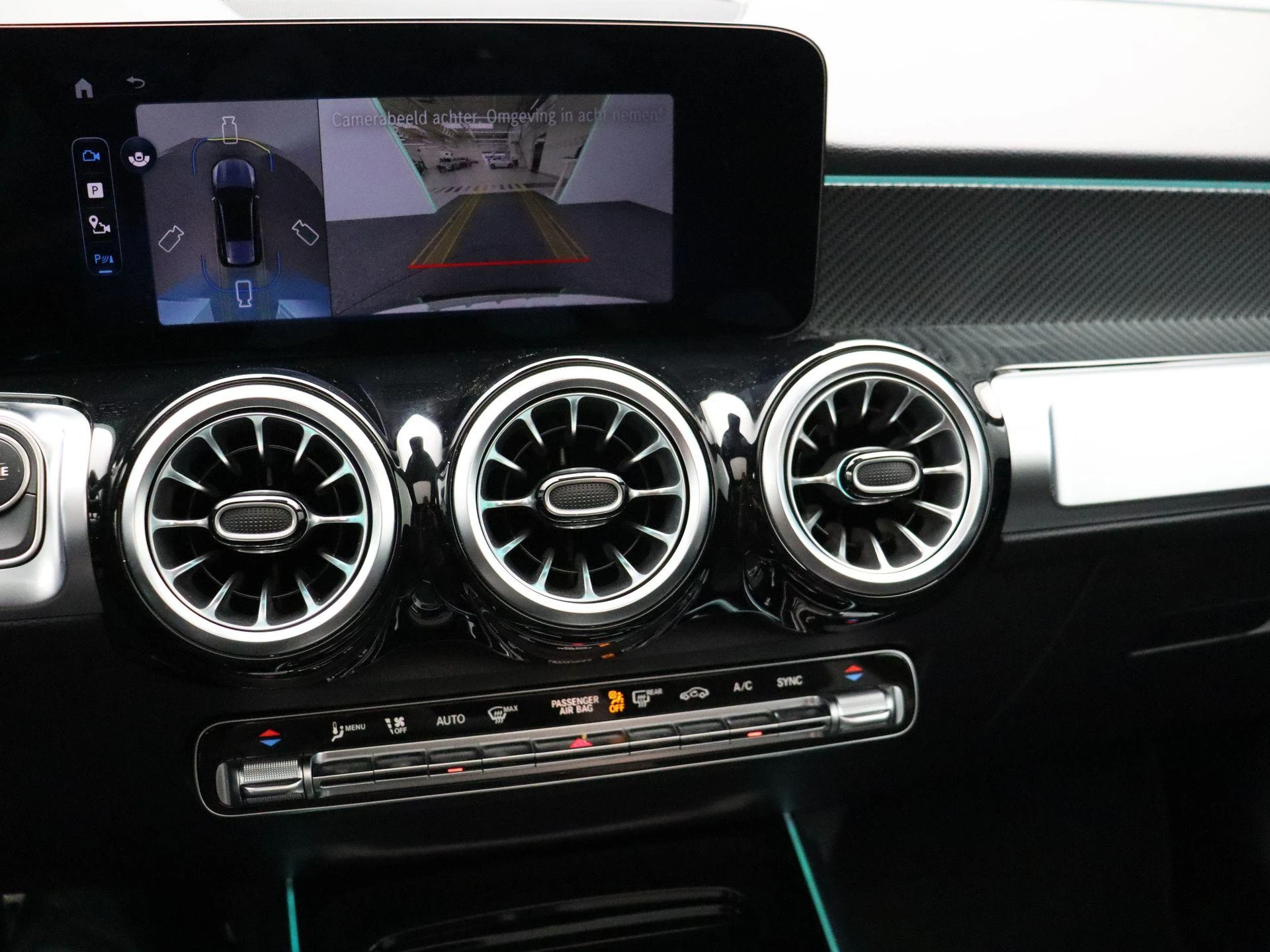 Mercedes-Benz-GLB-image-19