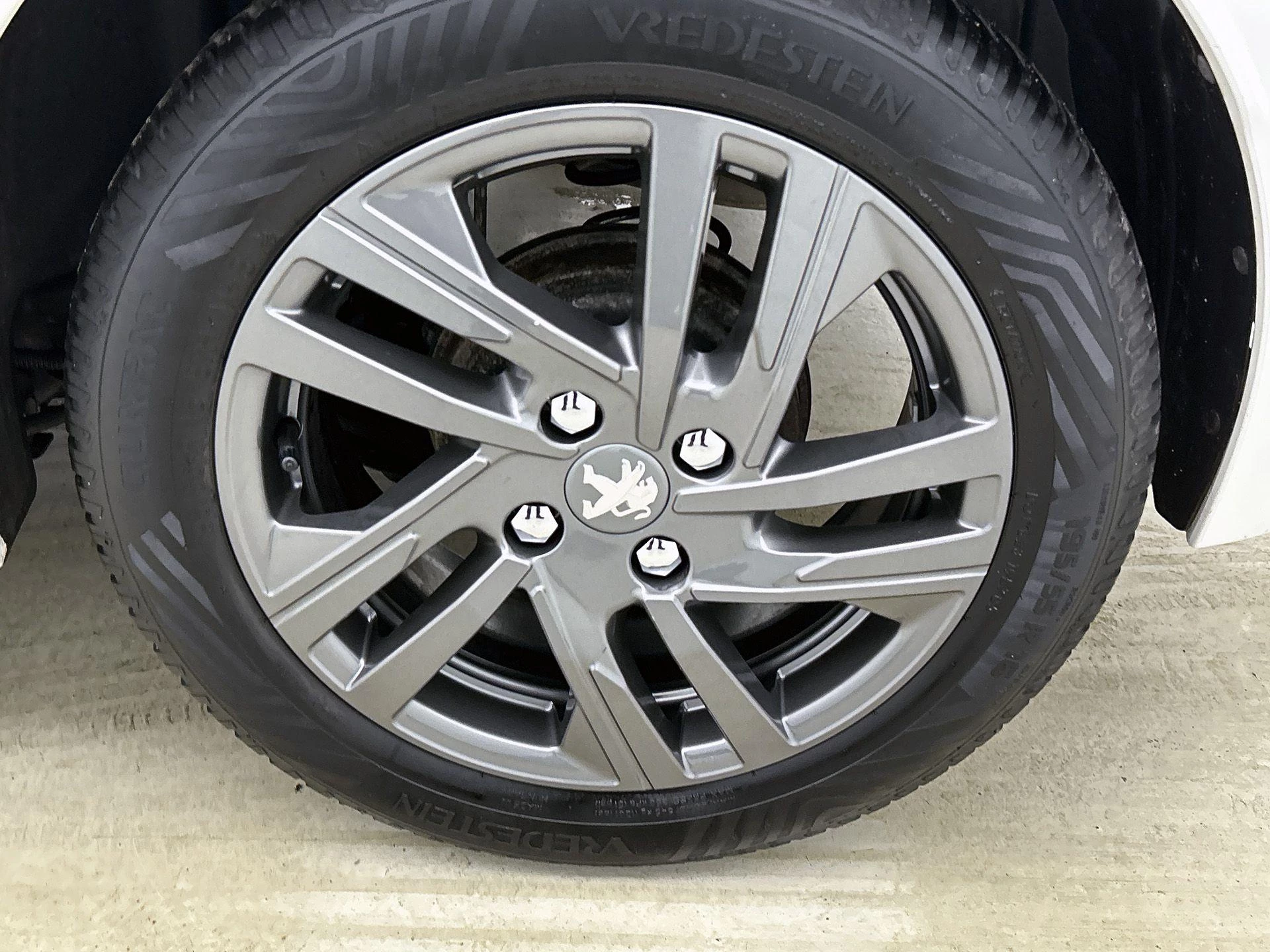 Peugeot-208-image-28