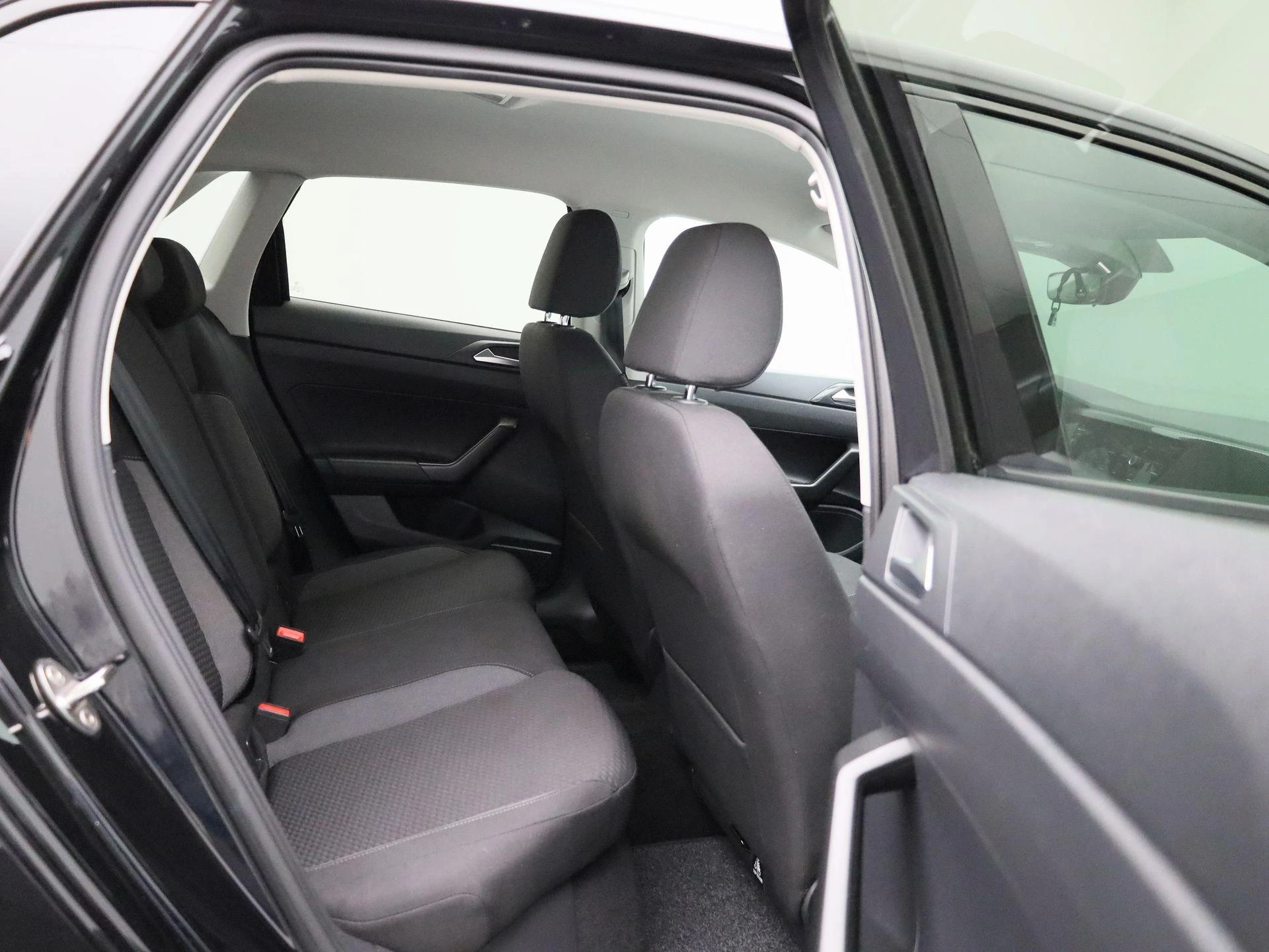 Volkswagen-Polo-image-31