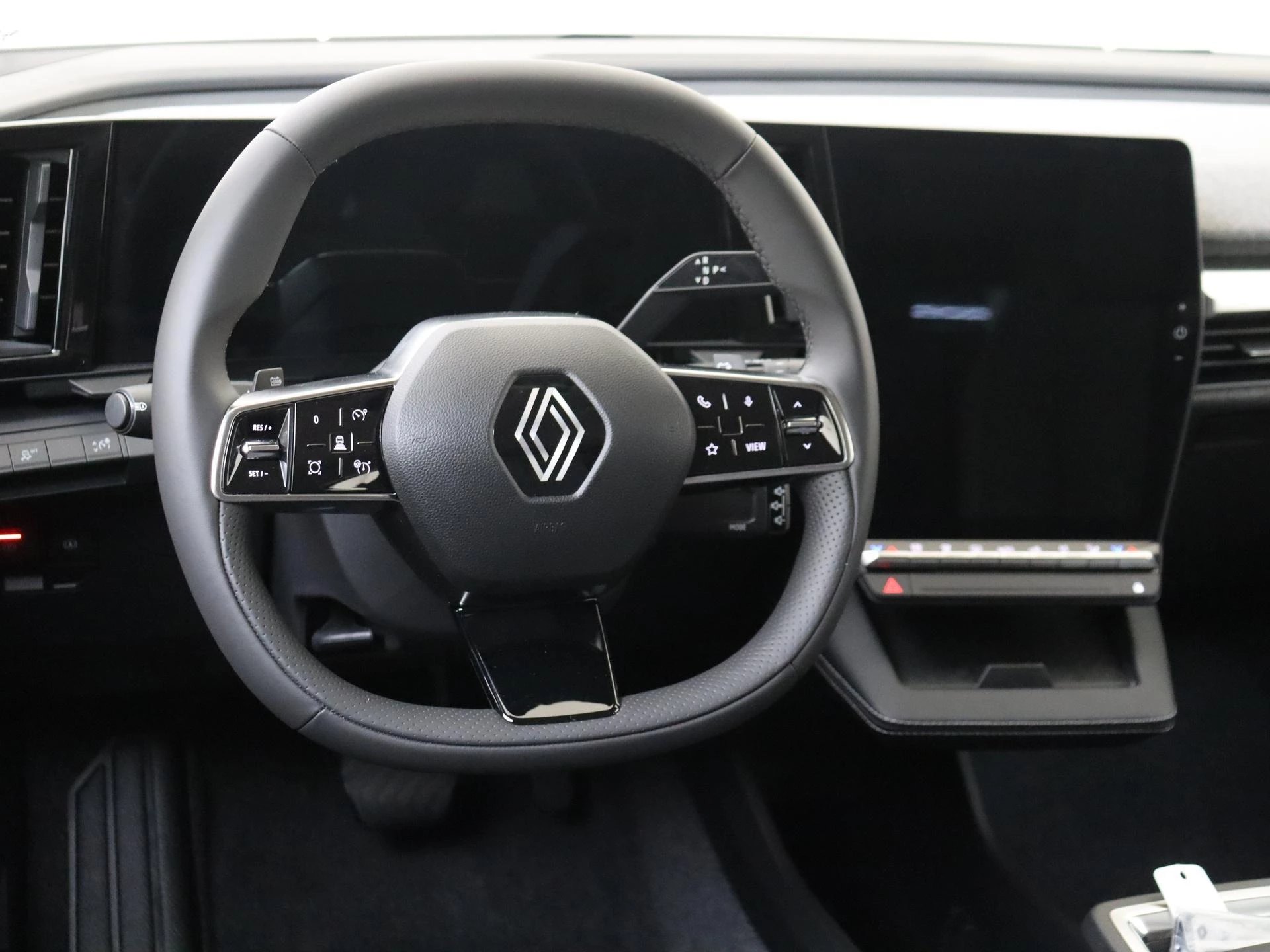 Renault-Megane E-Tech-image-5