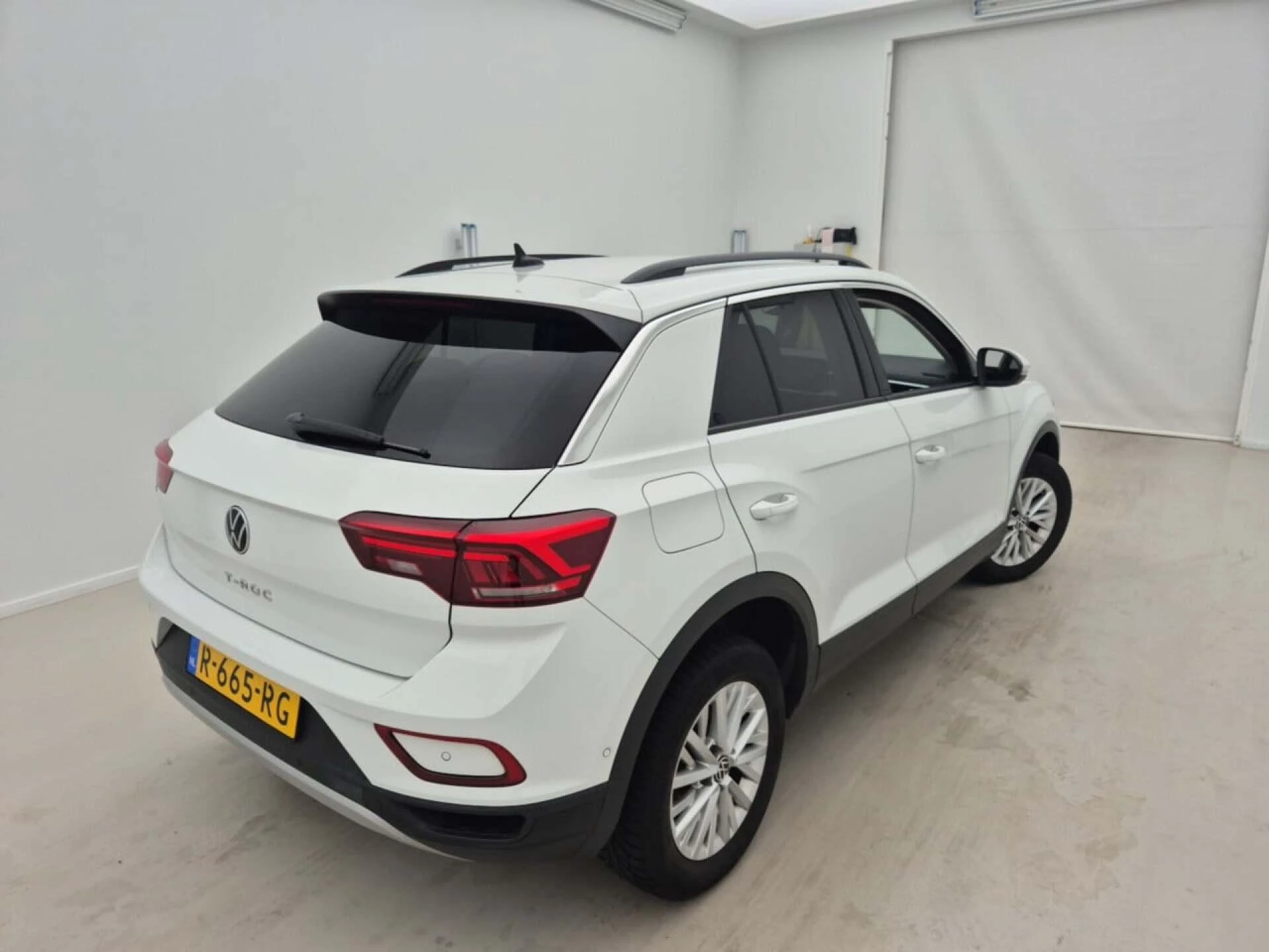 Volkswagen-T-Roc-image-1