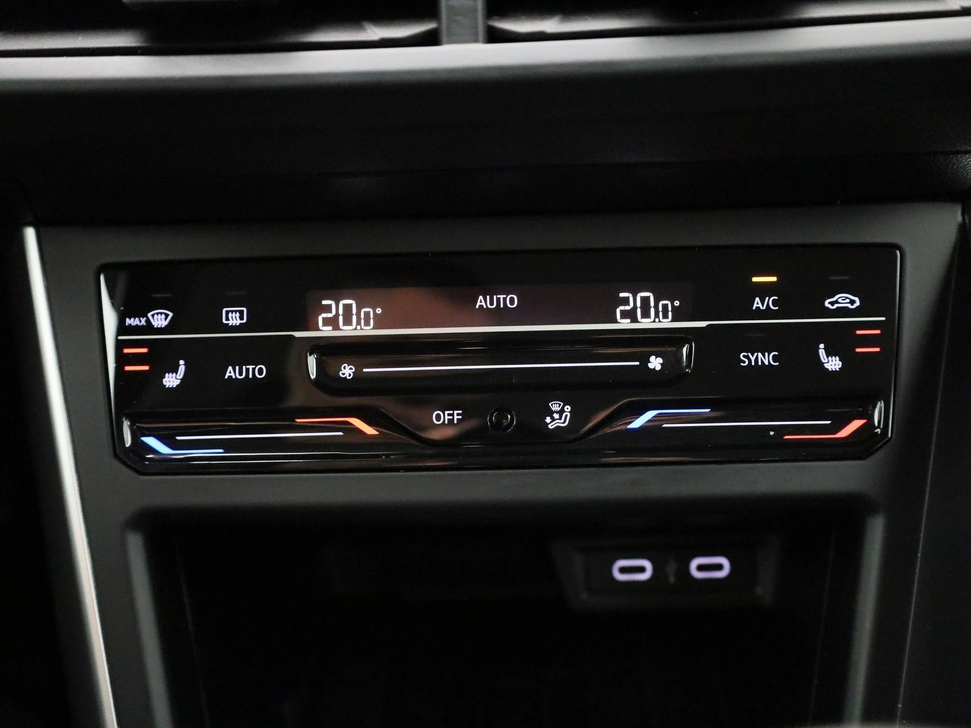 Volkswagen-Polo-image-16