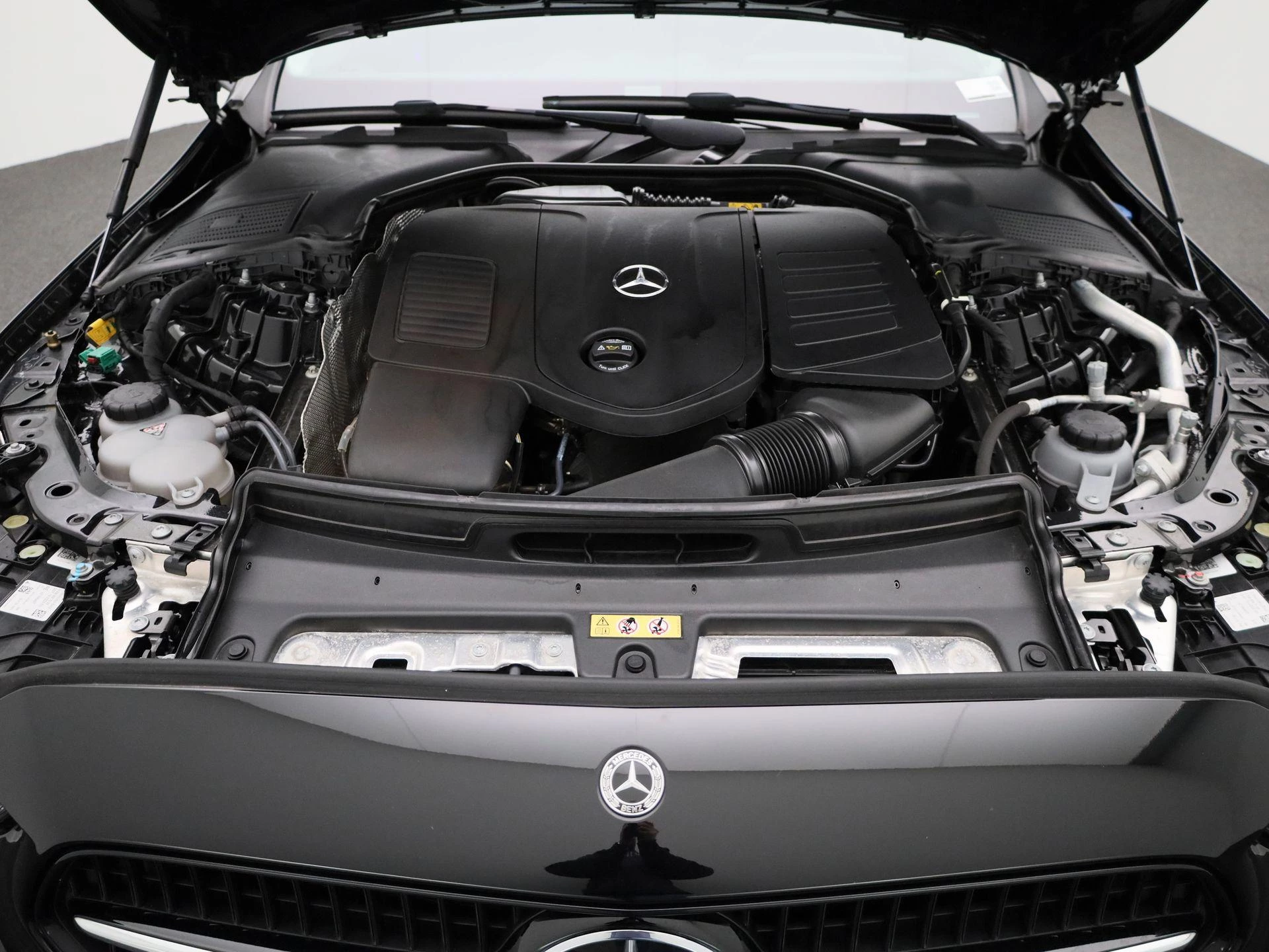 Mercedes-Benz-C-Klasse-image-27