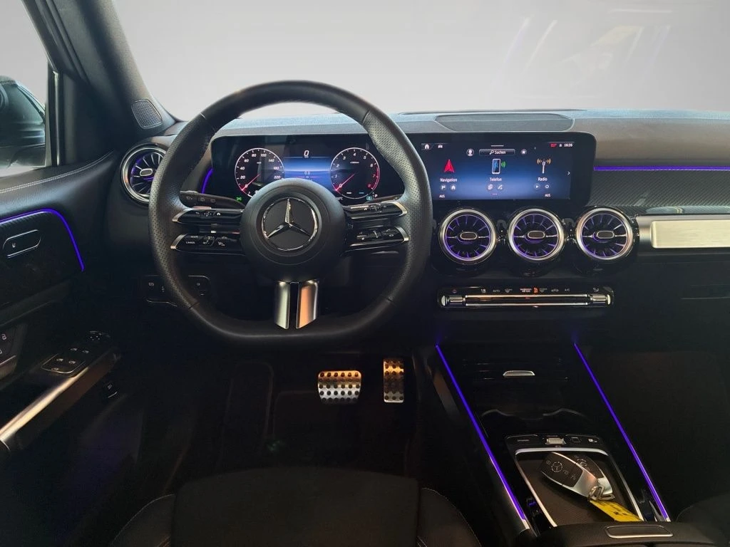 Mercedes-Benz-GLB 200-image-10
