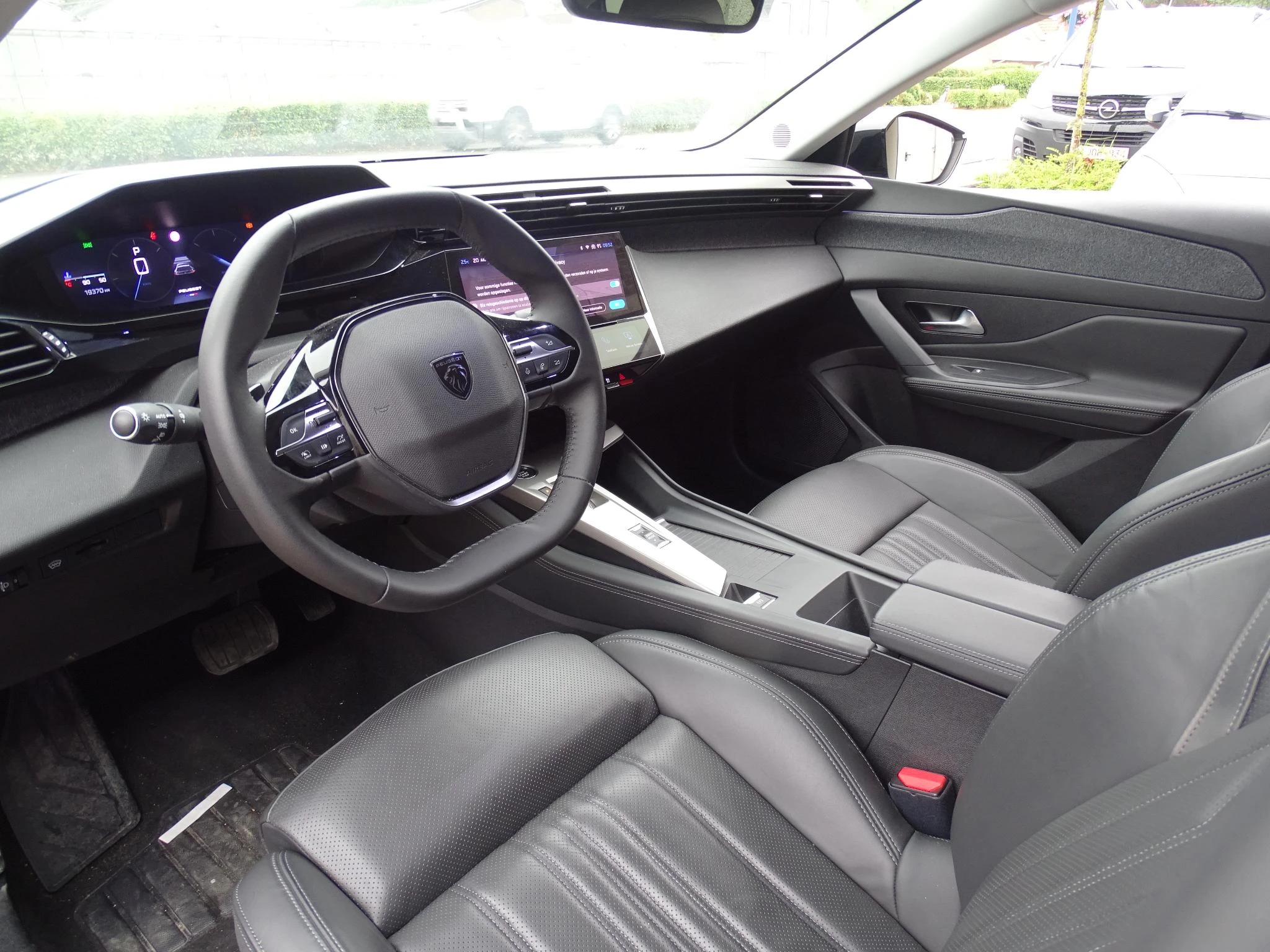 Peugeot-408-image-12