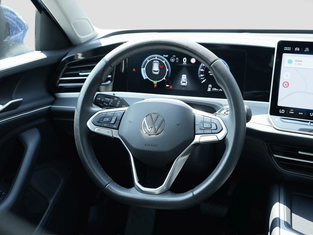 Volkswagen-Passat-image-11