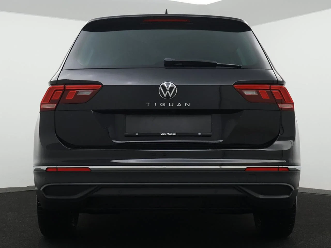 Volkswagen-Tiguan-image-9