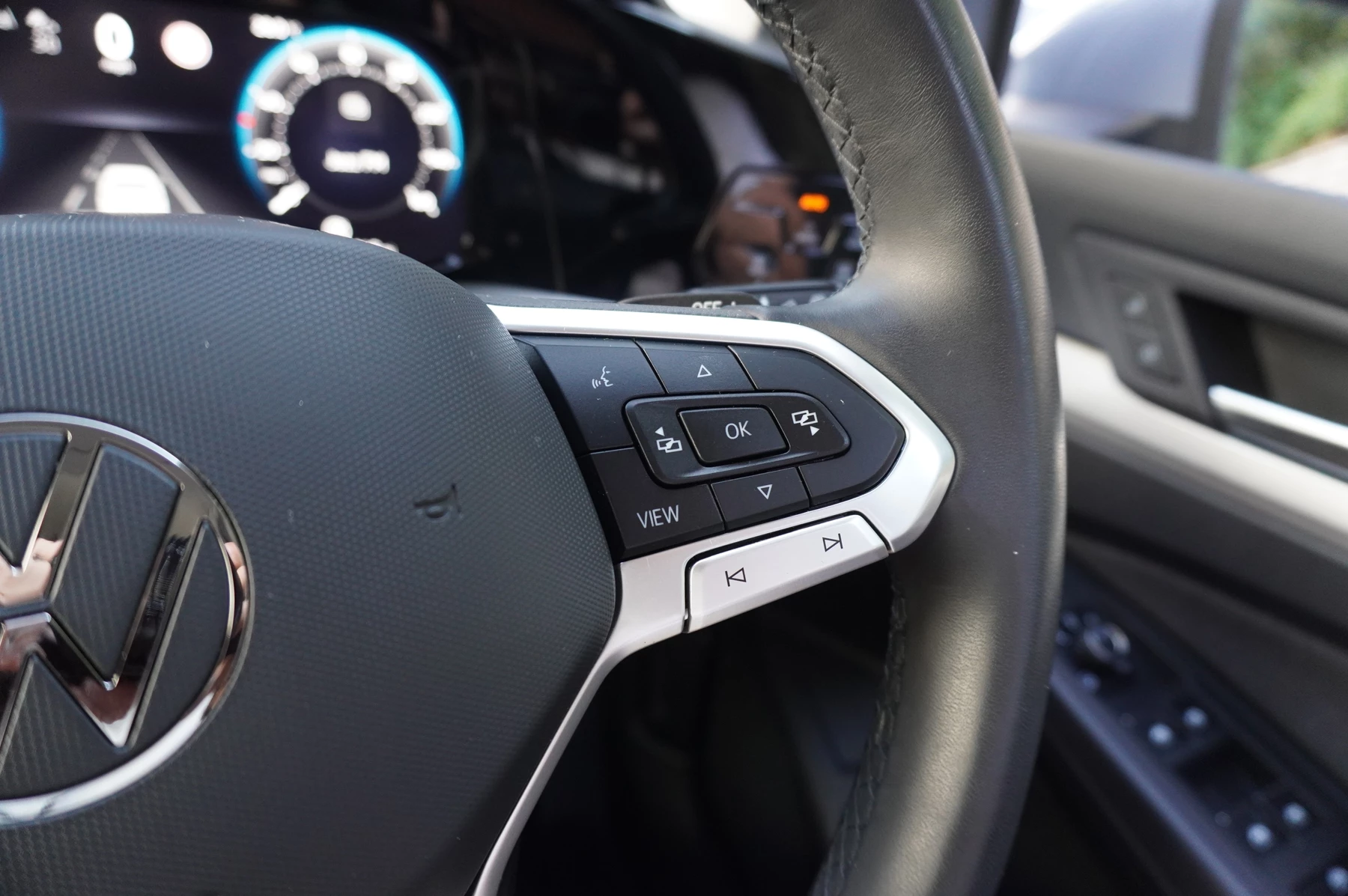 Volkswagen-Golf-image-27