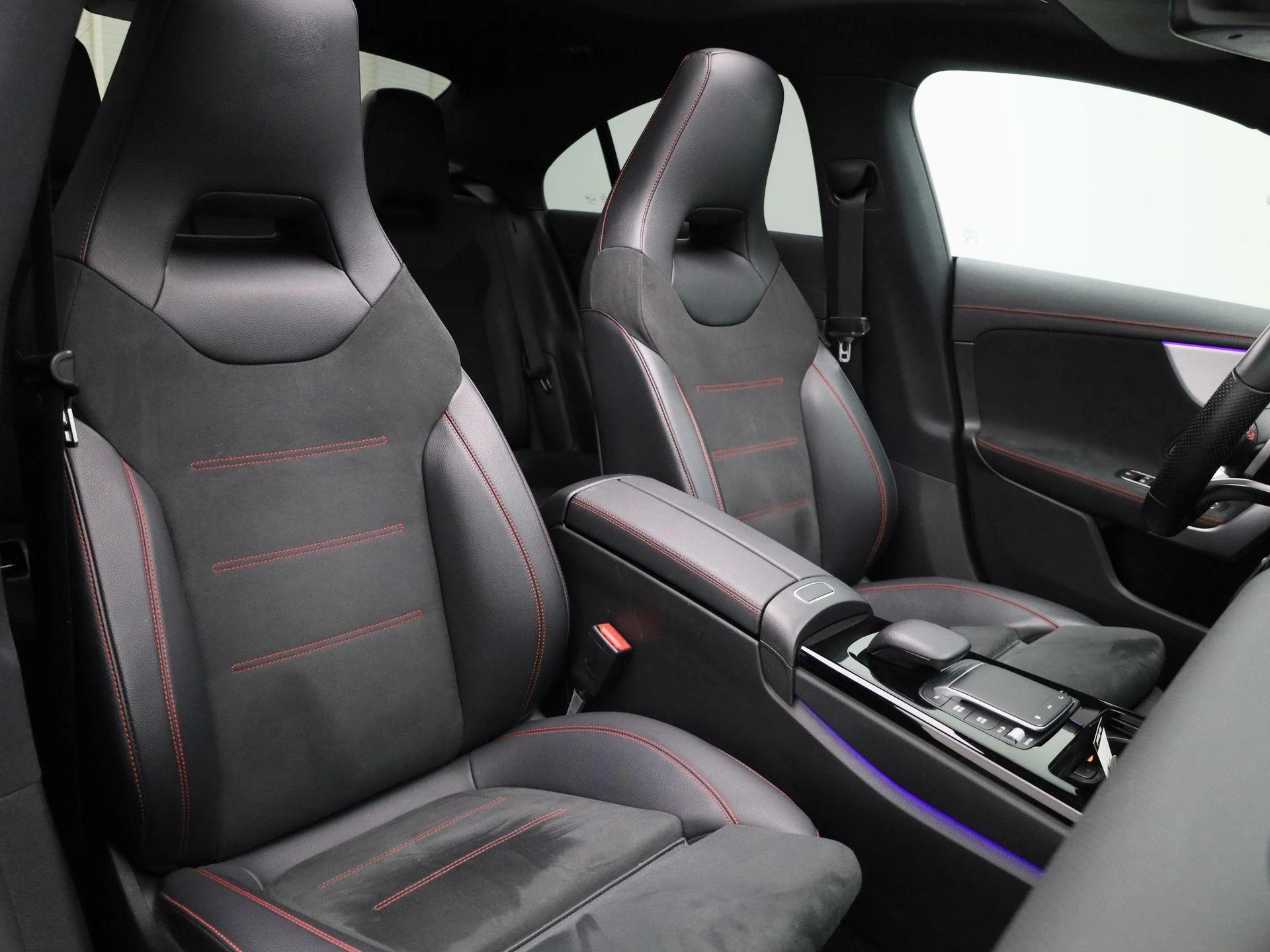 Mercedes-Benz-CLA-image-49