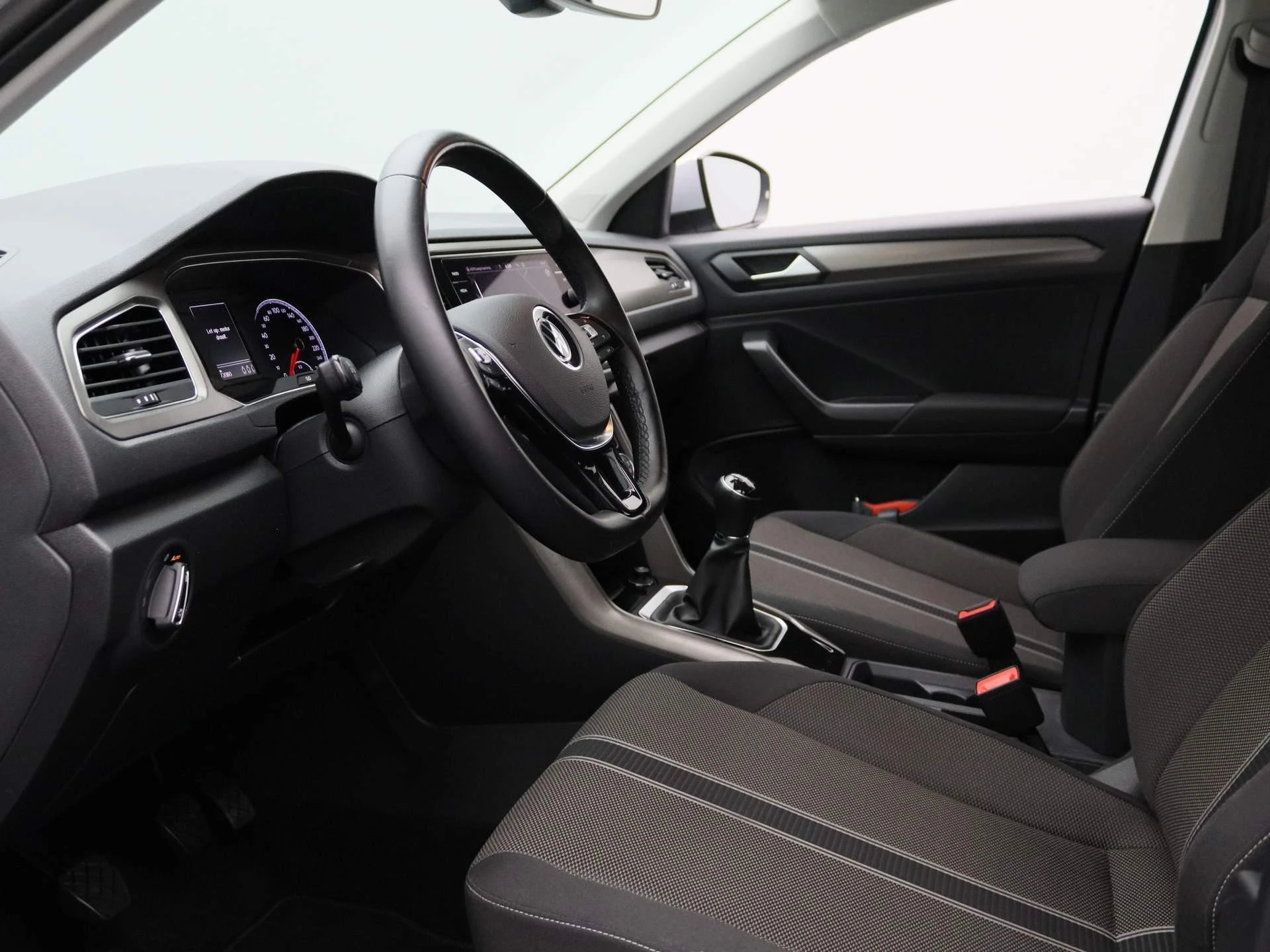 Volkswagen-T-Roc-image-23