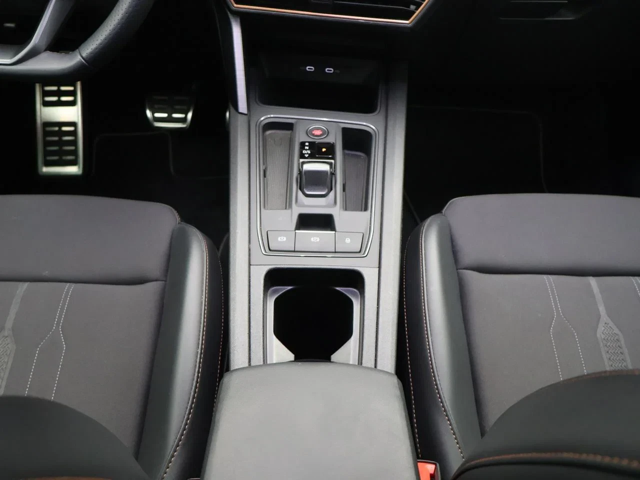 CUPRA Leon Sportstourer ST e-Hybrid (PHEV) Leon Break PHEV 1.4e-HYBRID 204PK *AUTOMAAT*LEDER*SPORTZETELS*CAMERA*PDC*NAVI*APP-CONNECT*ACC*...*