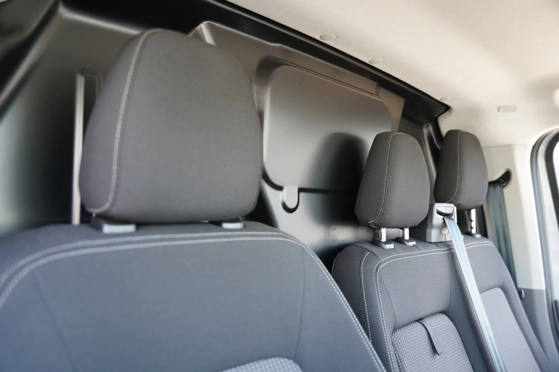 Volkswagen-Transporter-image-27
