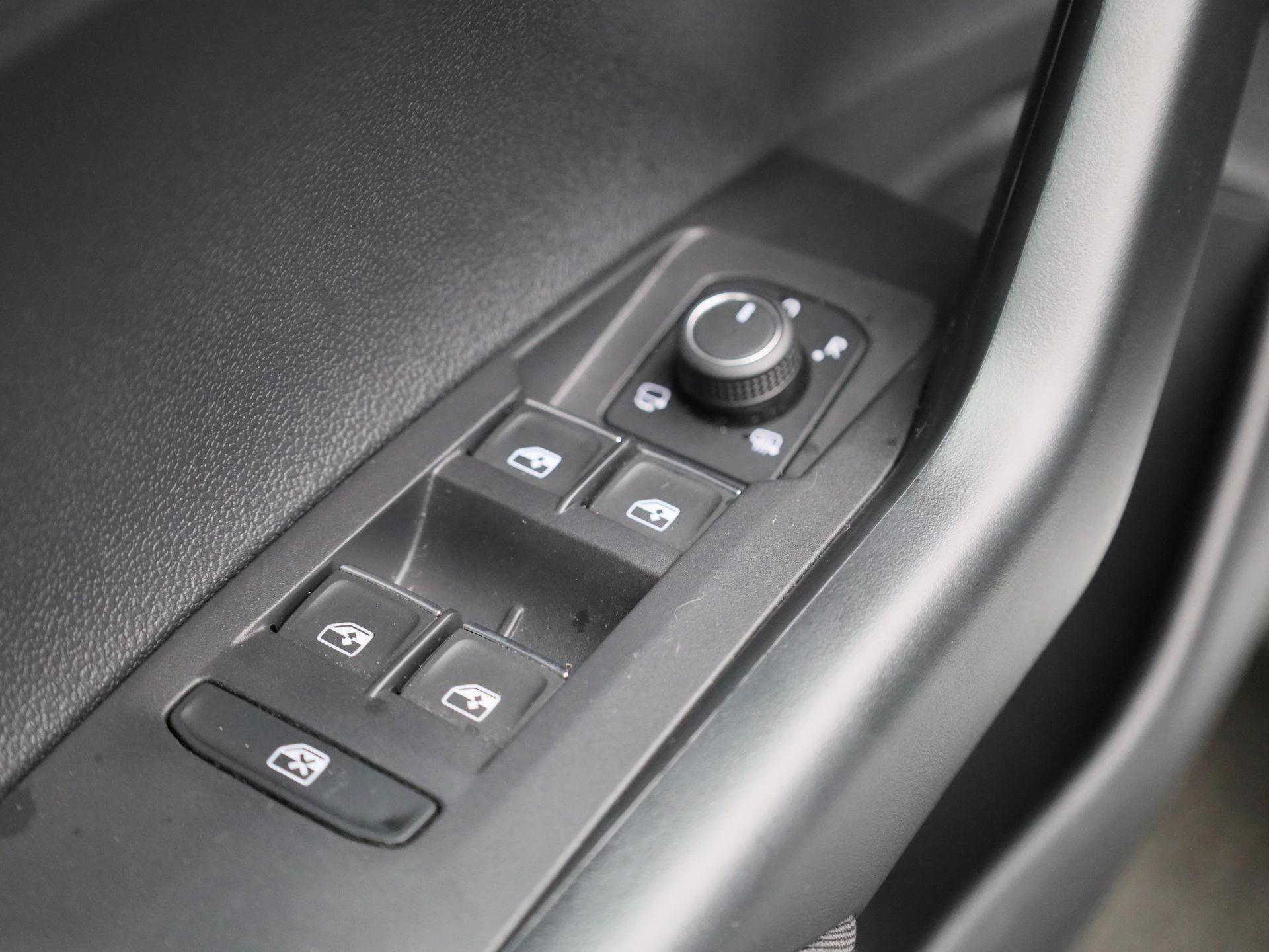 Volkswagen-Polo-image-29