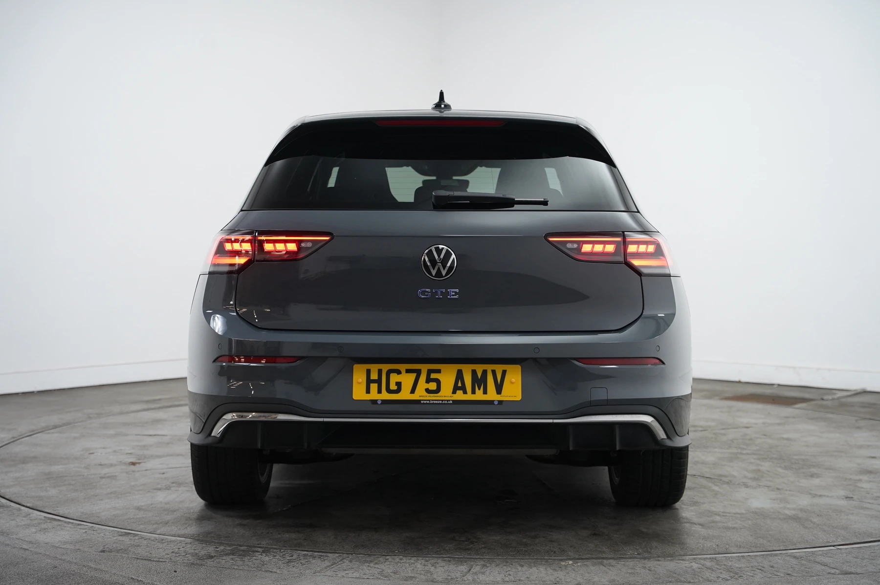 Volkswagen-Golf-image-13
