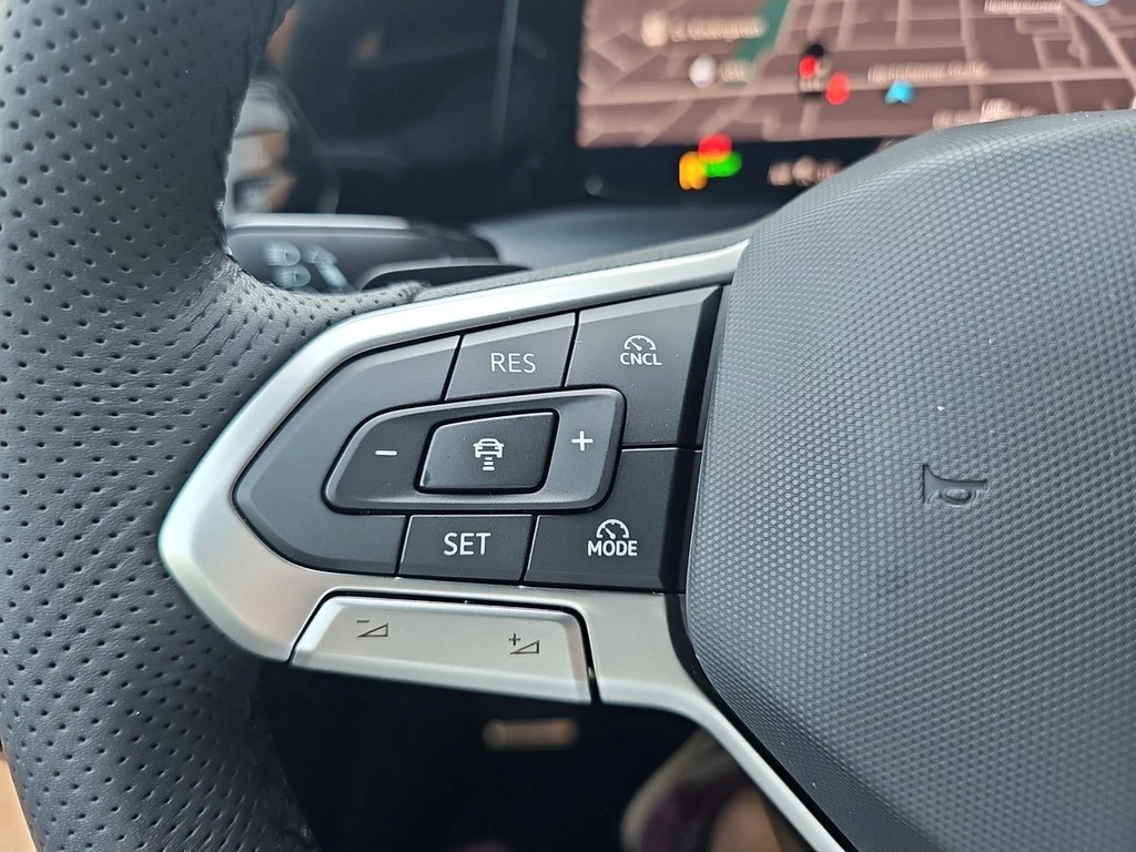 Volkswagen Golf 1.5l eTSI DSG R-Line"Black Style" *LED