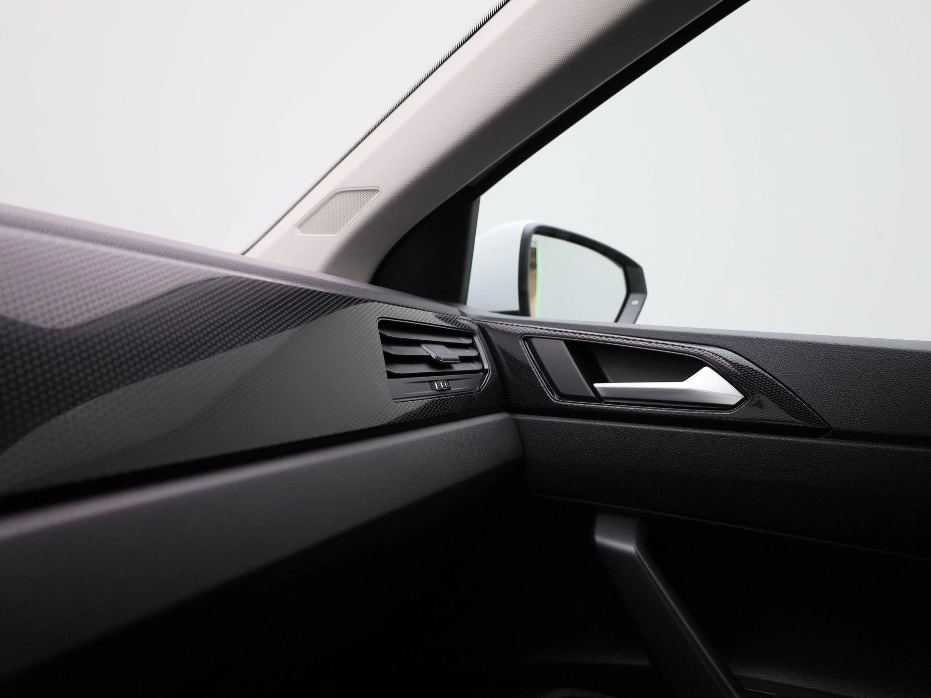 Volkswagen-Polo-image-24