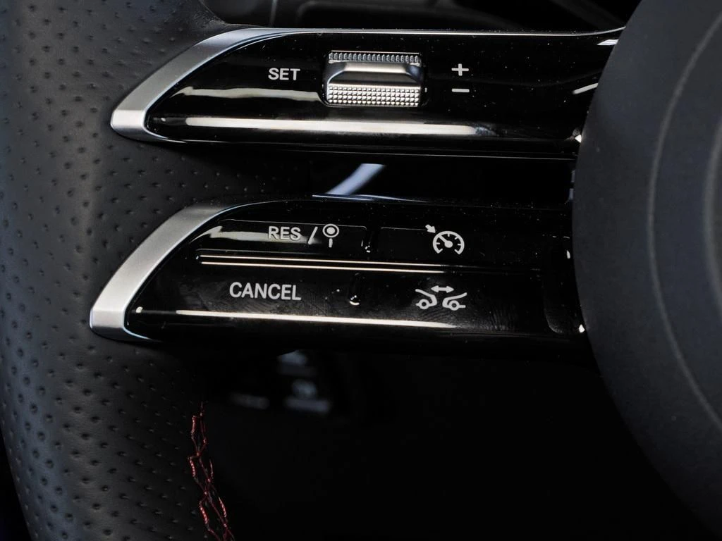 Mercedes-Benz-CLA 200-image-10