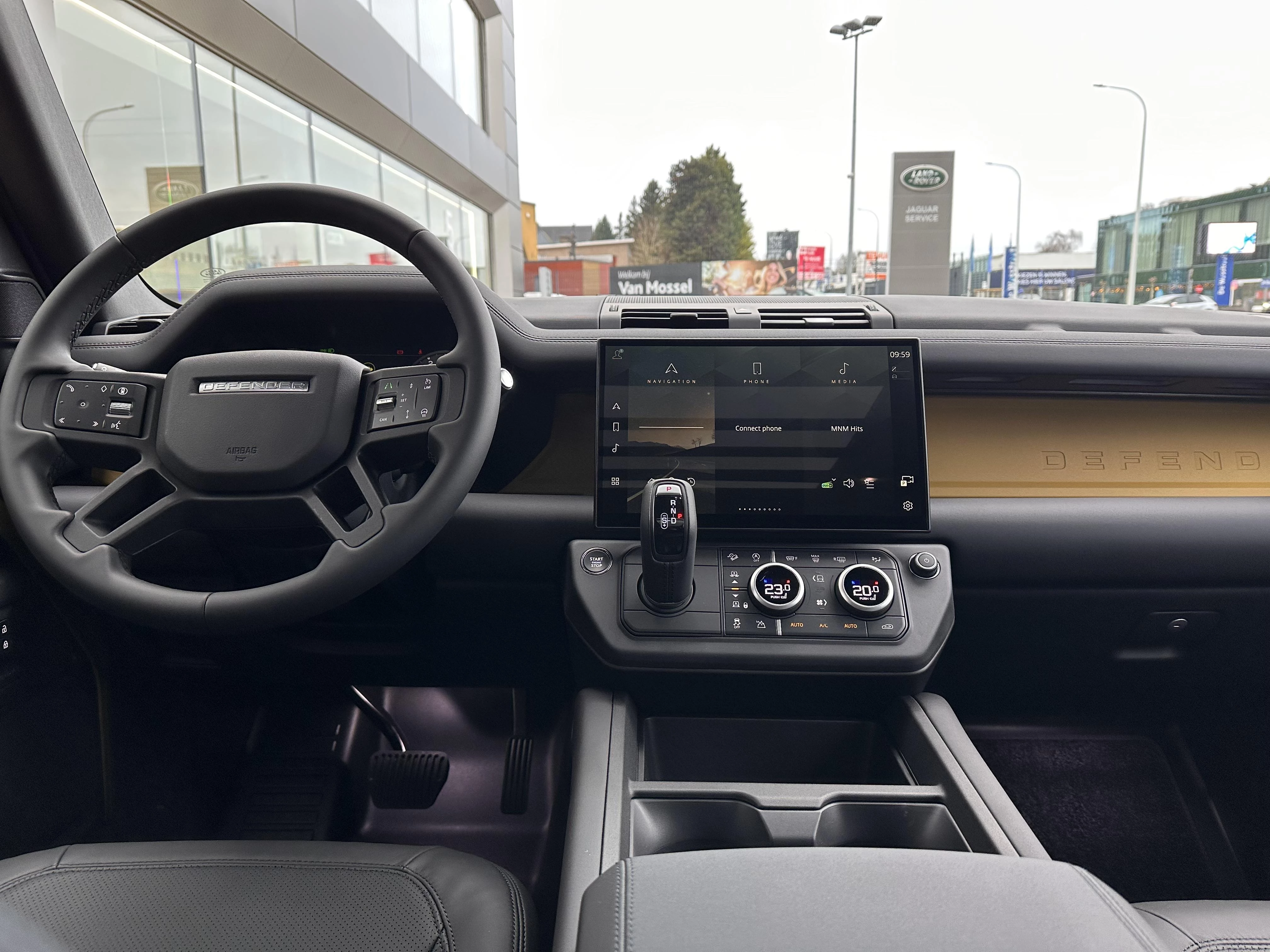 Land Rover-Defender-image-13