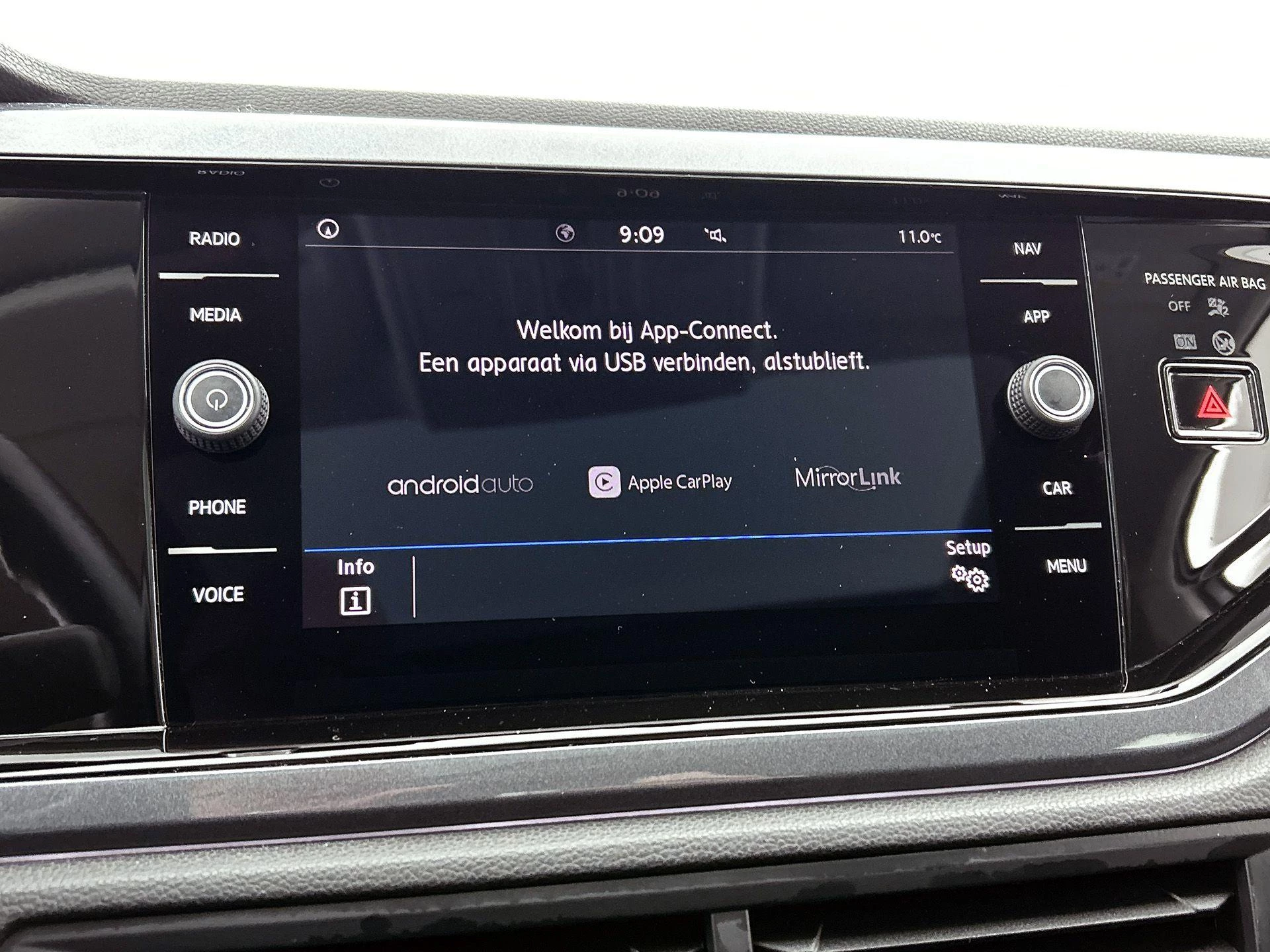 Volkswagen-Polo-image-17