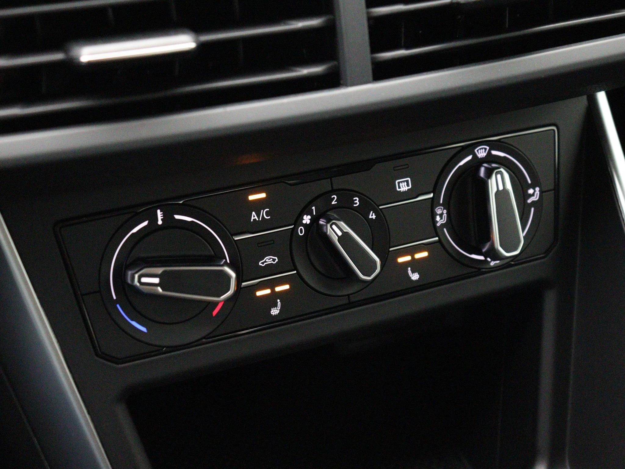 Volkswagen-Polo-image-17